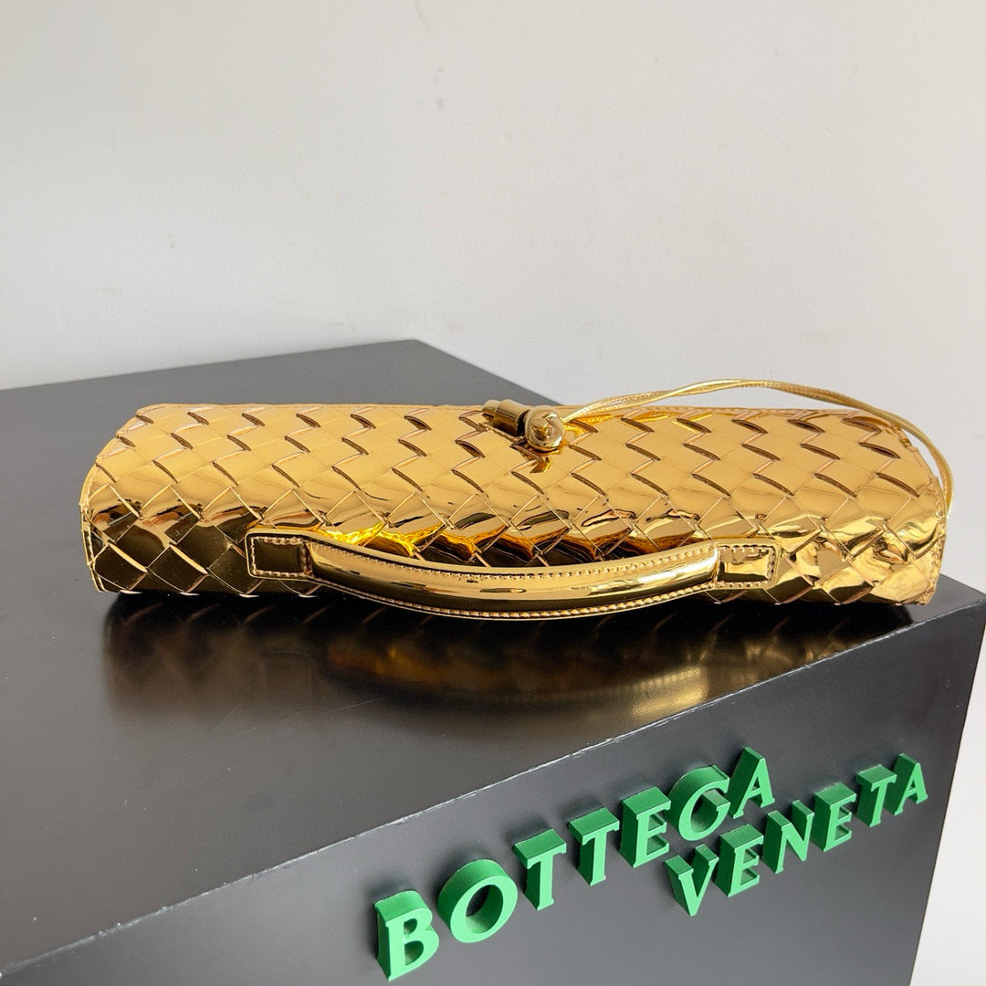 Bottega Veneta Andiamo Clutch
