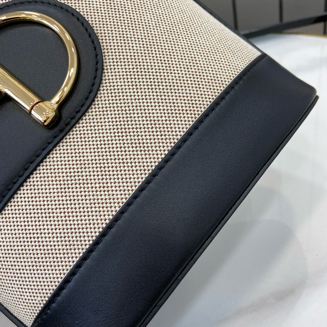 Gucci 73 Mini Bucket Bag