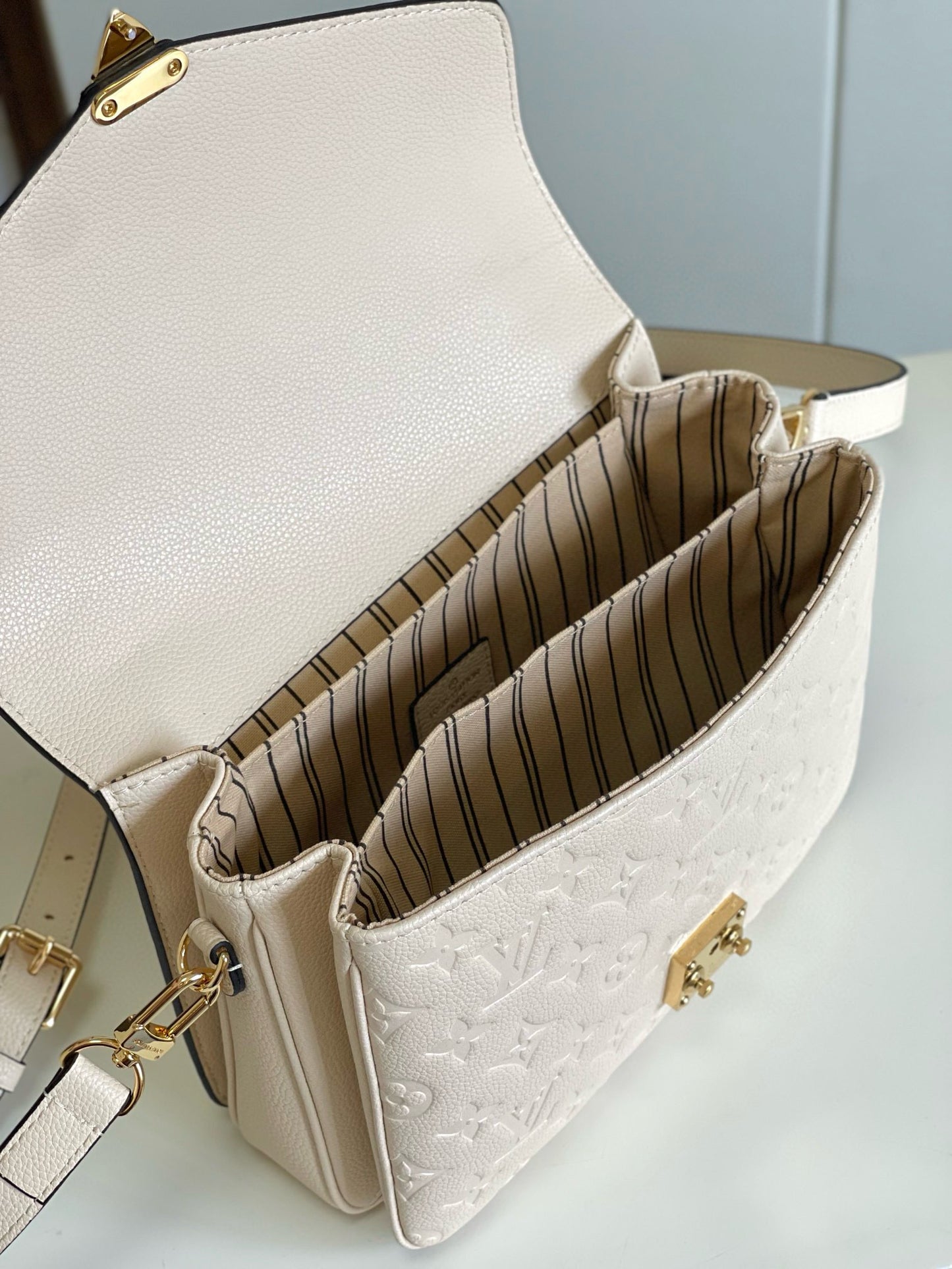 Louis Vuitton Pochette Metis