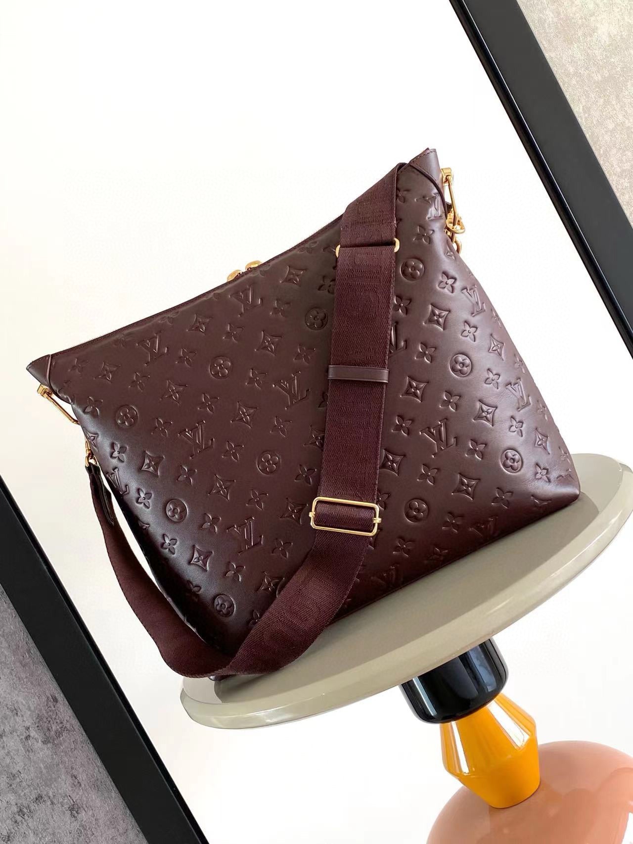 Louis Vuitton Coussin Hobo MM