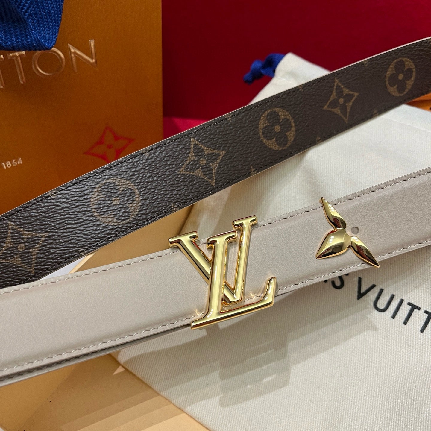 Louis Vuitton Pretty Lv 30 mm Reversible Belt