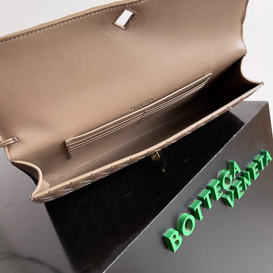 Bottega Veneta Andiamo Clutch