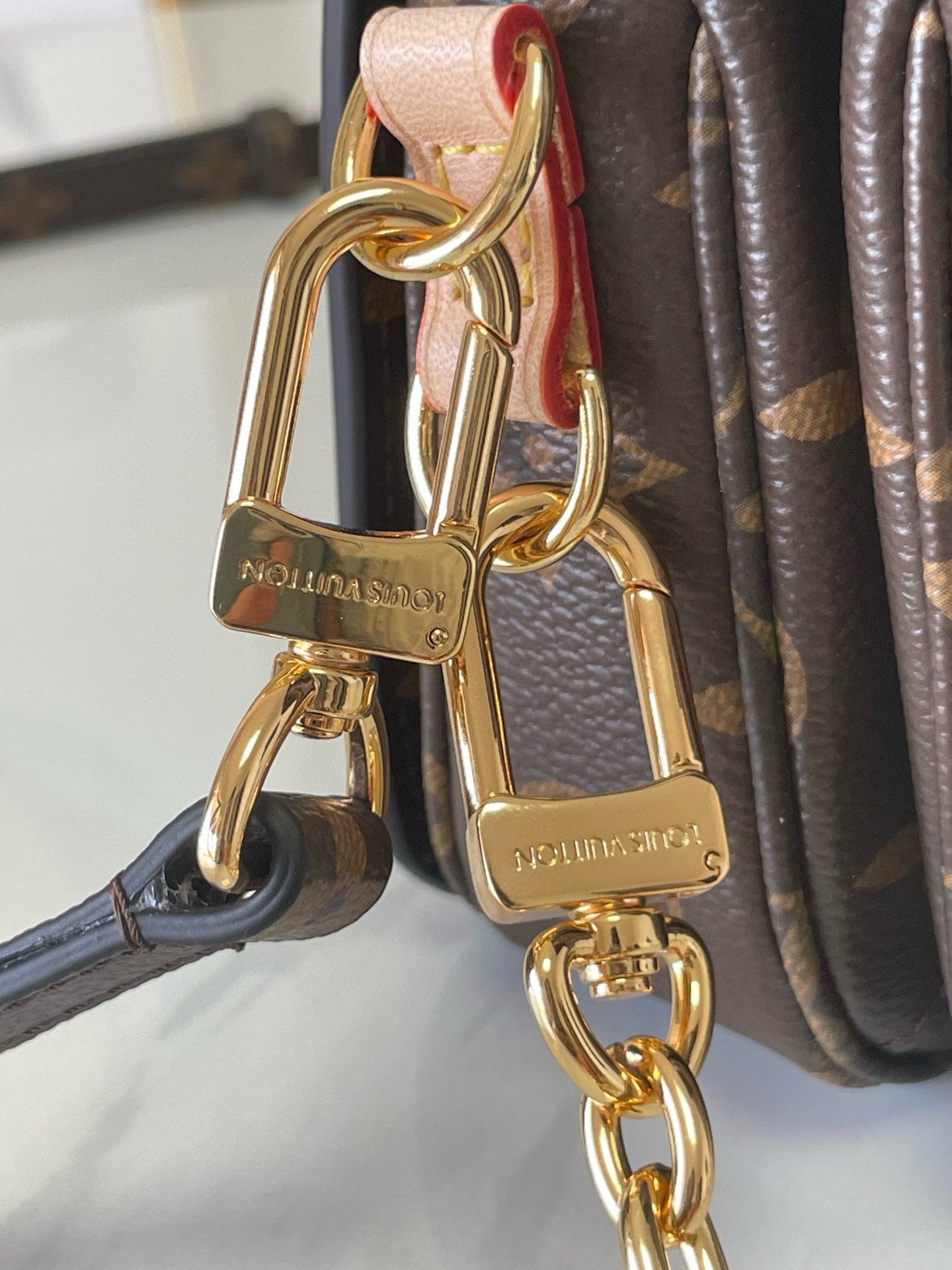 Louis Vuitton Pochette Metis East West