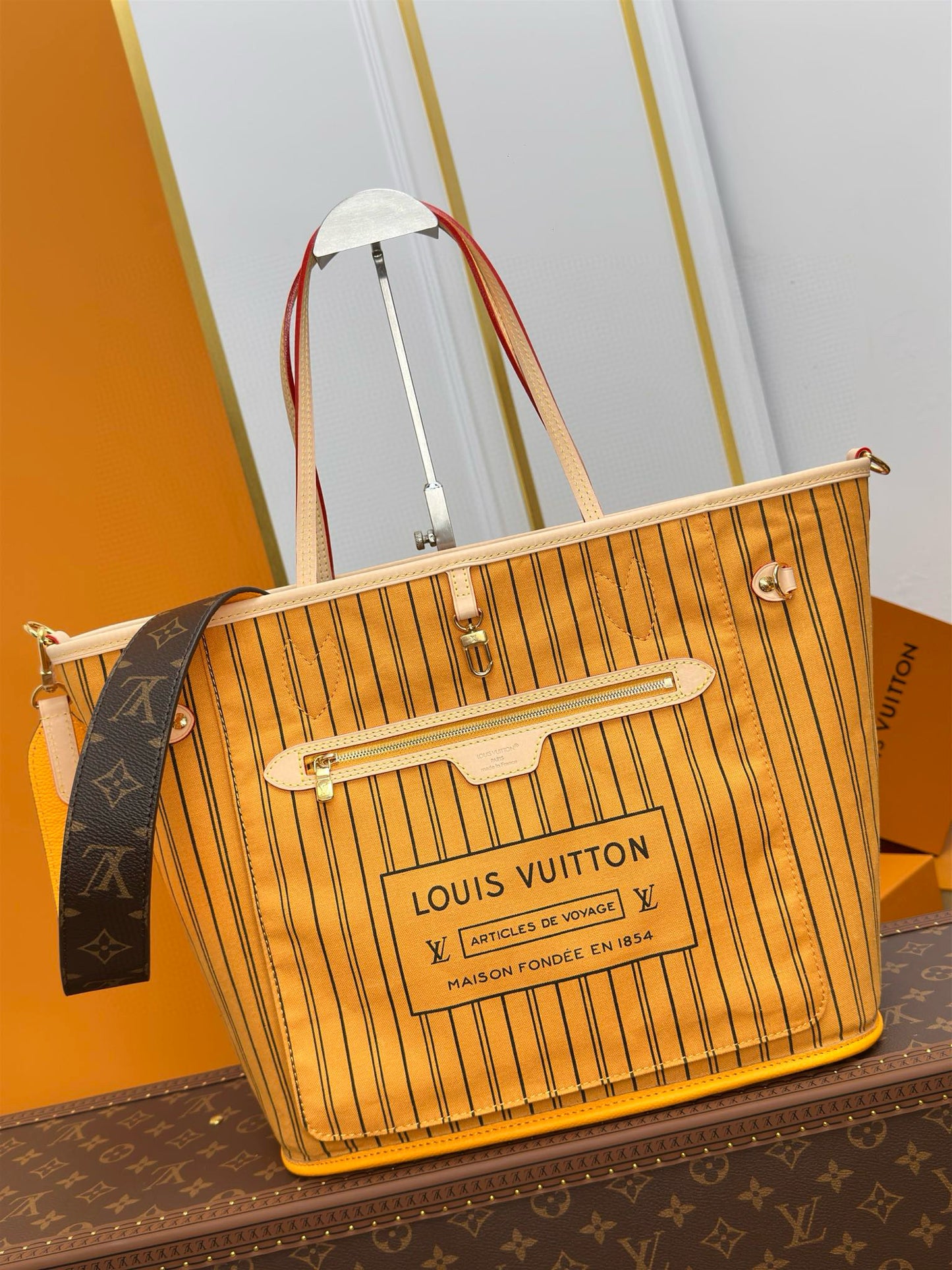 Louis Vuitton Neverfull Bandouliere Inside Out MM