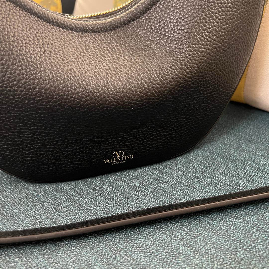 Valentino Vlogo Moon