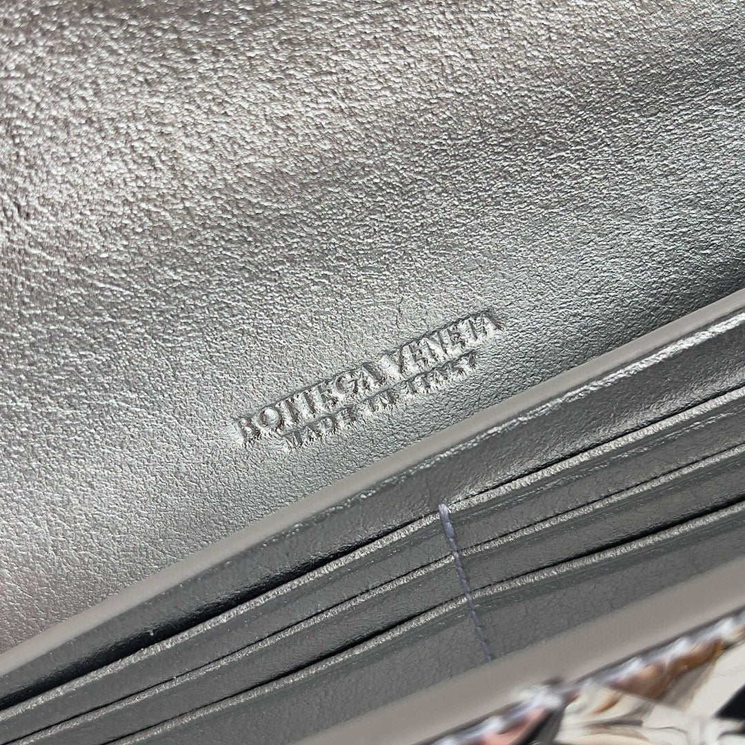 Bottega Veneta Andiamo Clutch
