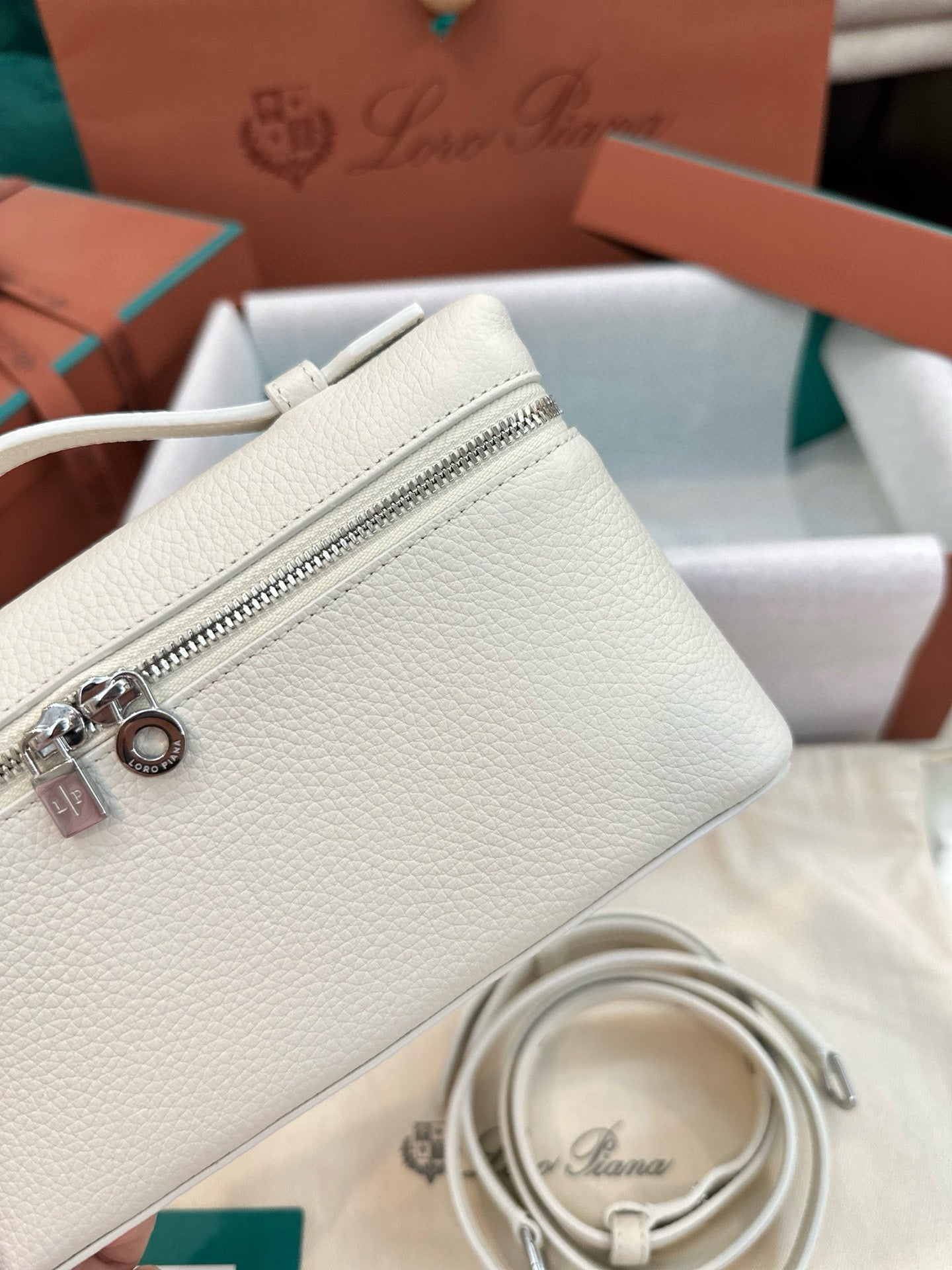 Loro Piana Extra Pocket L19