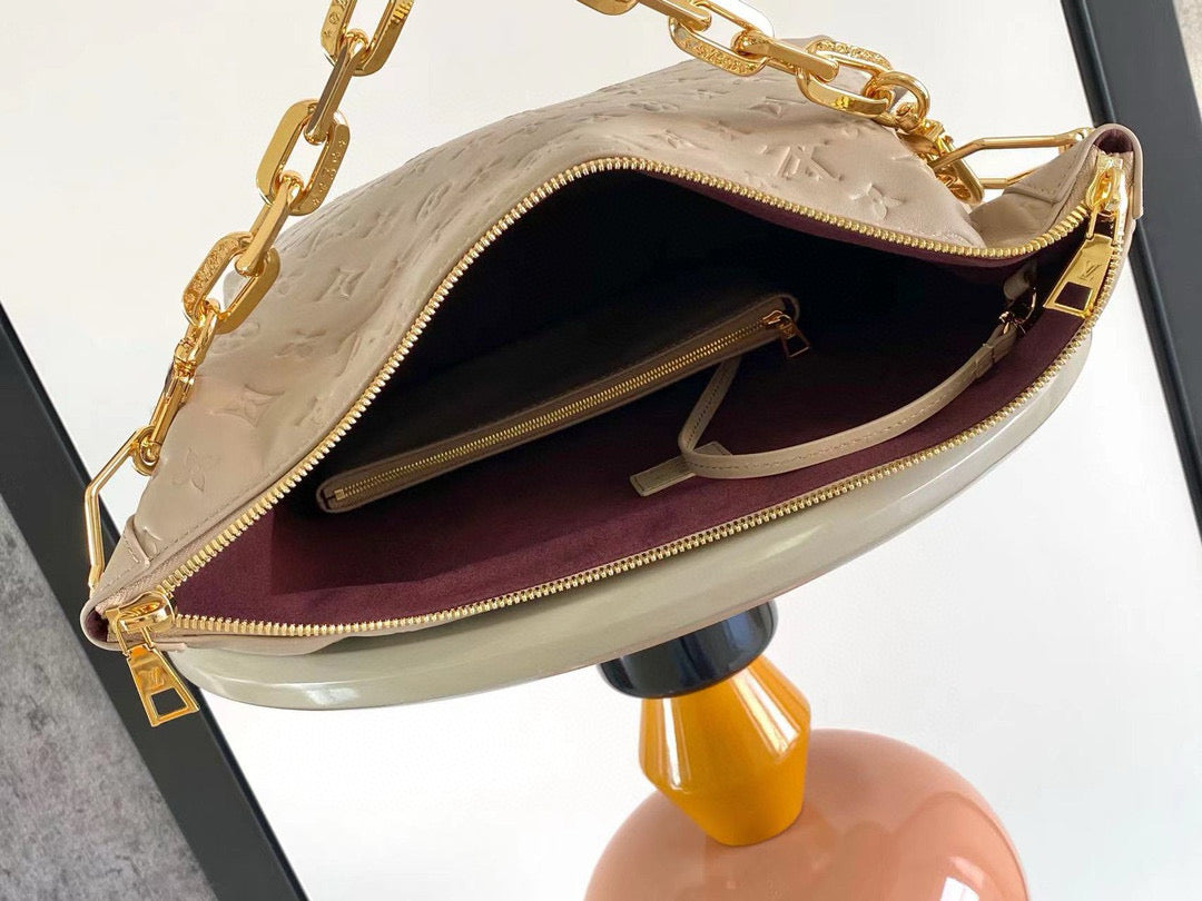 Louis Vuitton Coussin Hobo MM