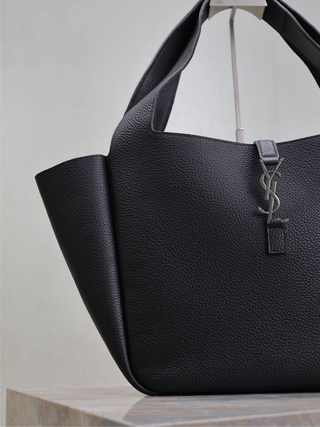 Yves Saint Laurent Le 5 A 7 Bea