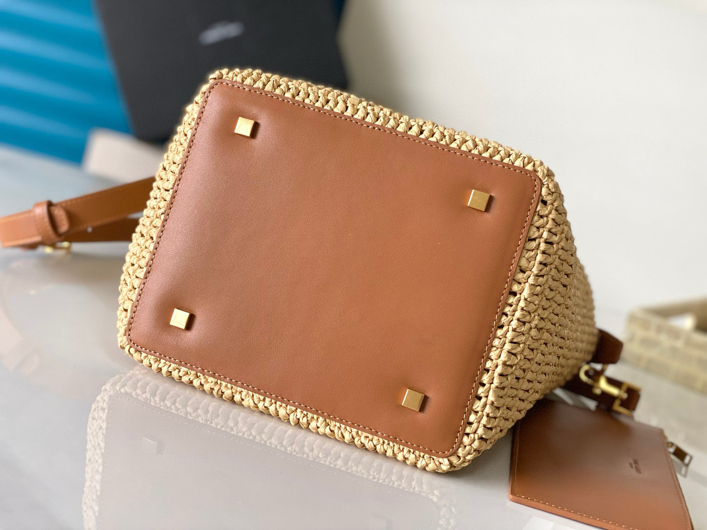 Yves Saint Laurent Le 37 Raffia