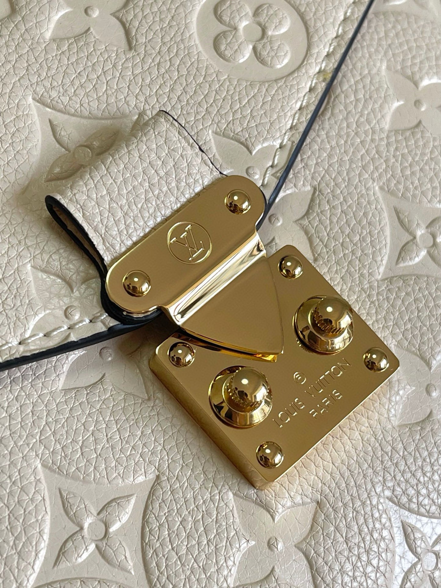 Louis Vuitton Pochette Metis