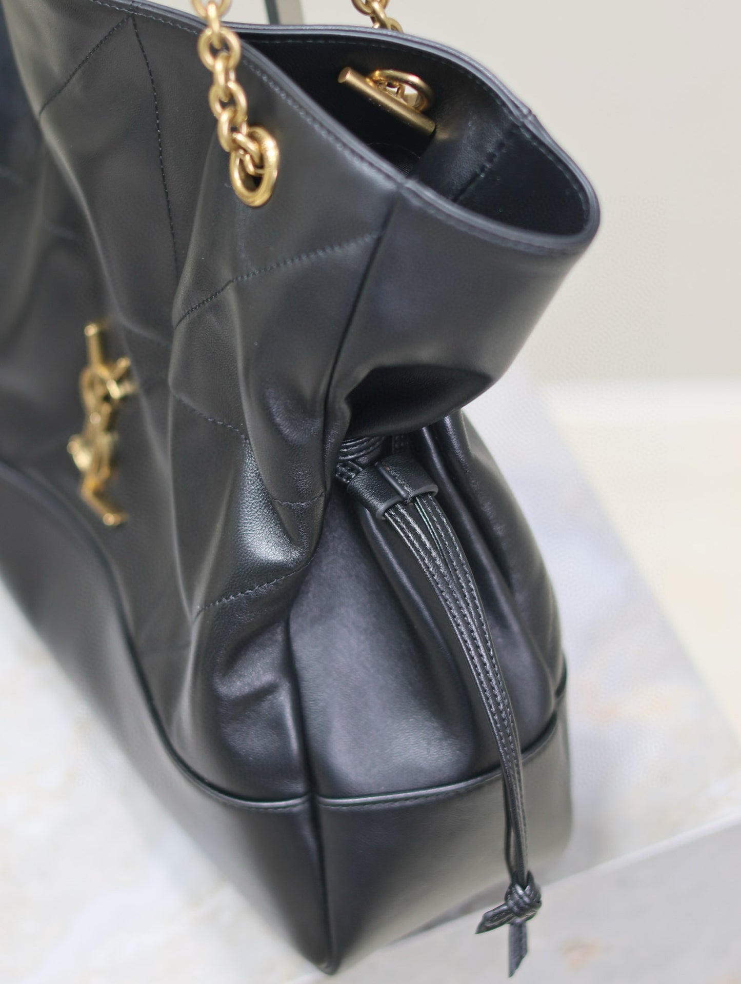 Yves Saint Laurent Jamie Shopping