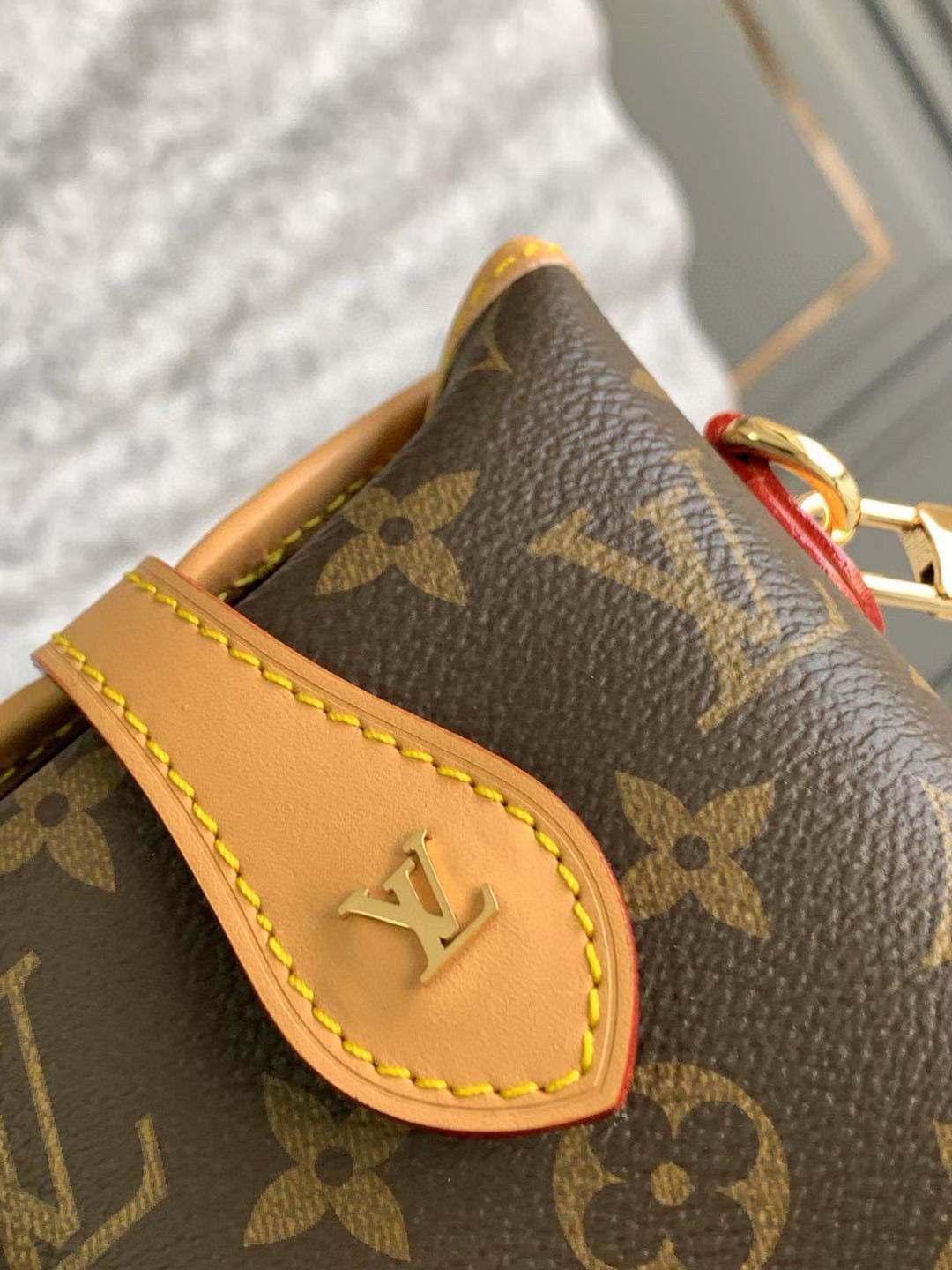 Louis Vuitton Fold Me Pouch