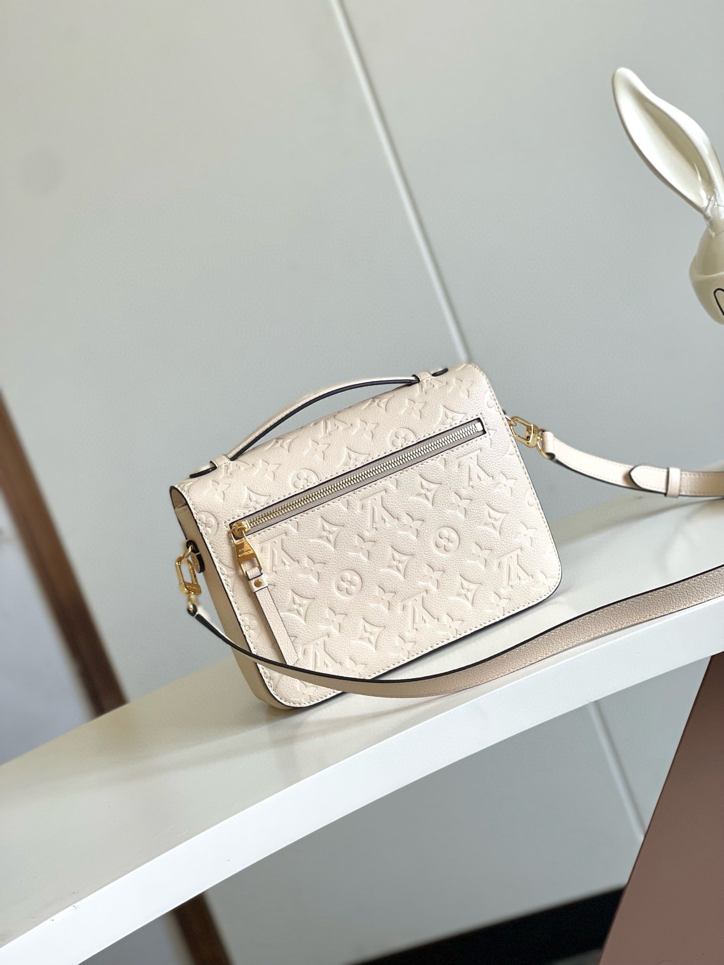 Louis Vuitton Pochette Metis