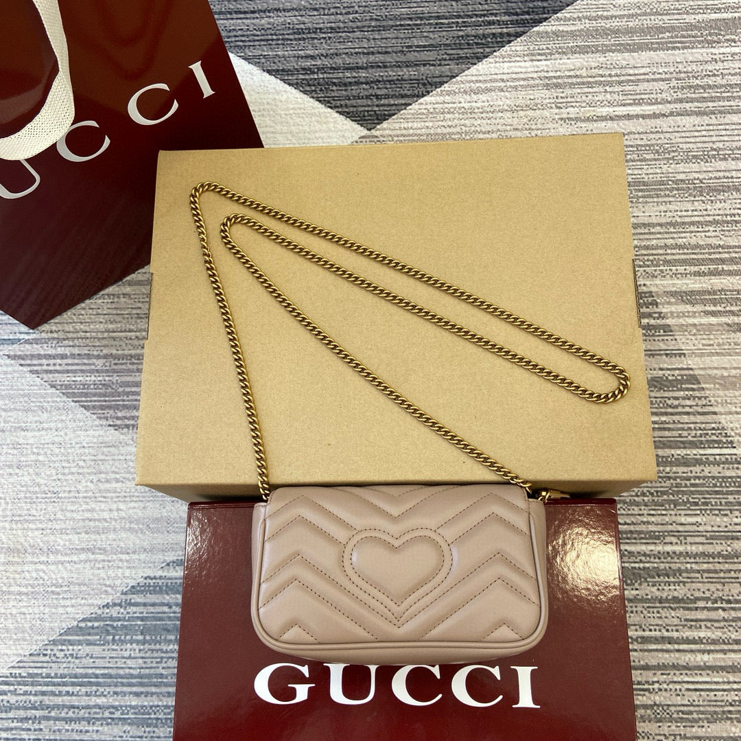 Gucci GG Marmont Super Mini