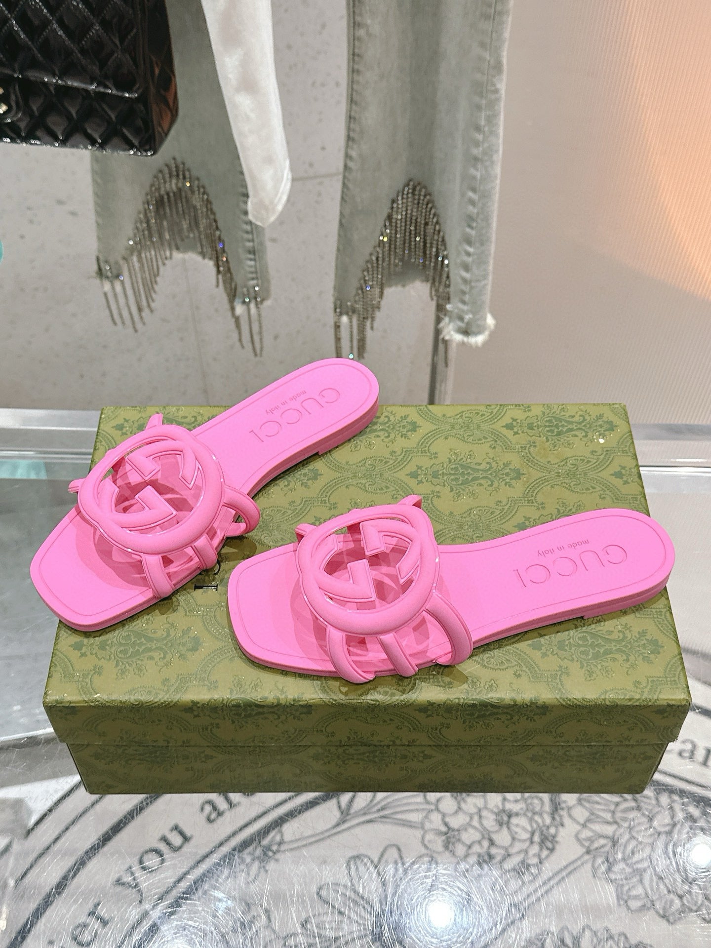 Interlocking G Slide Sandal