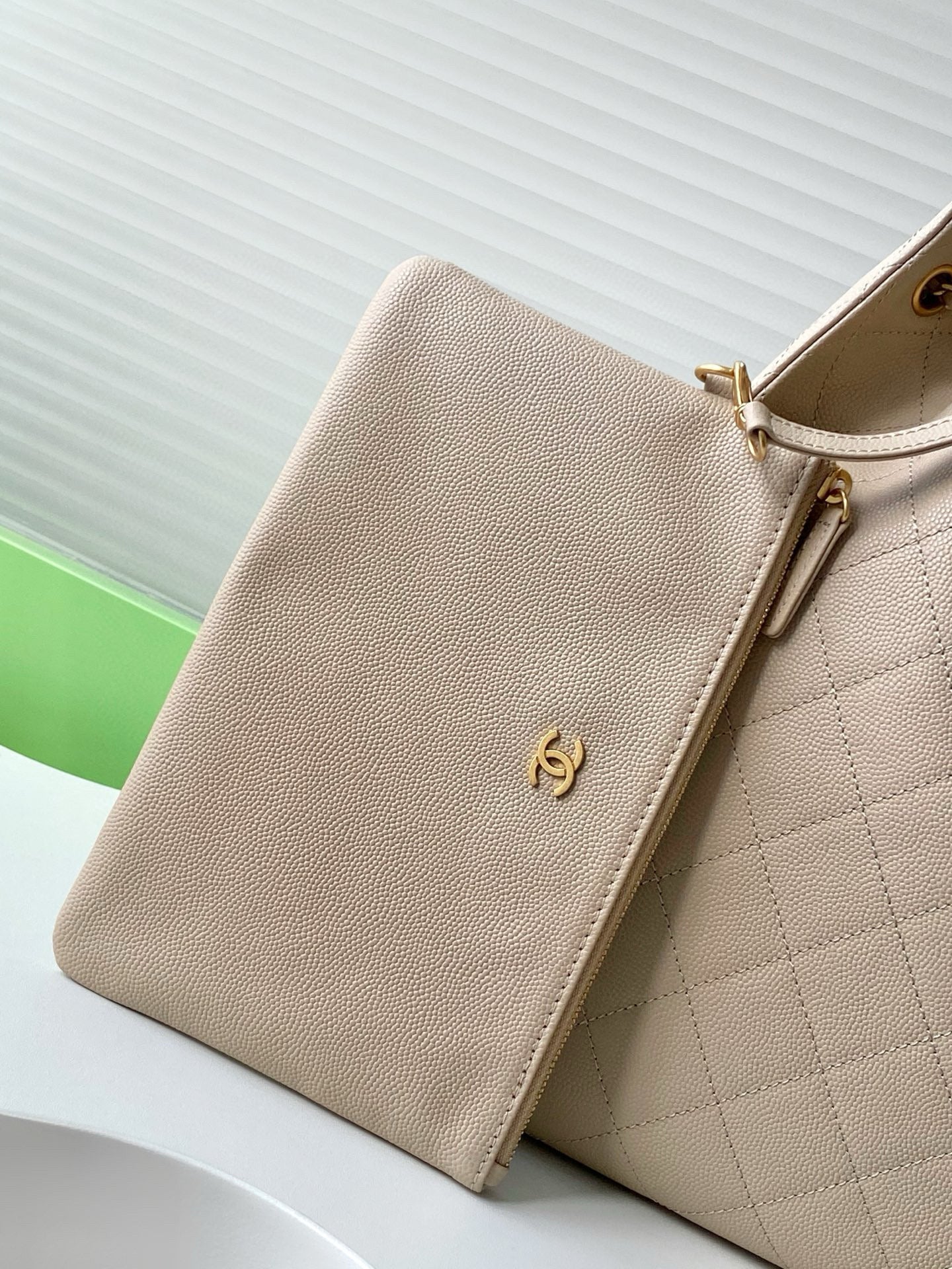 Large 25 Handbag