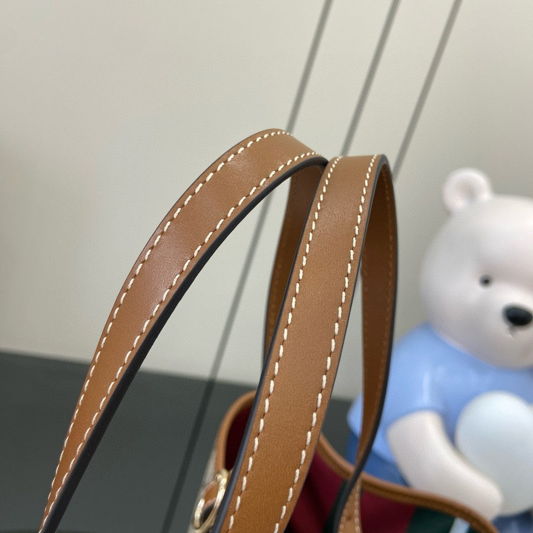 Gucci Emblem Medium Tote Bag