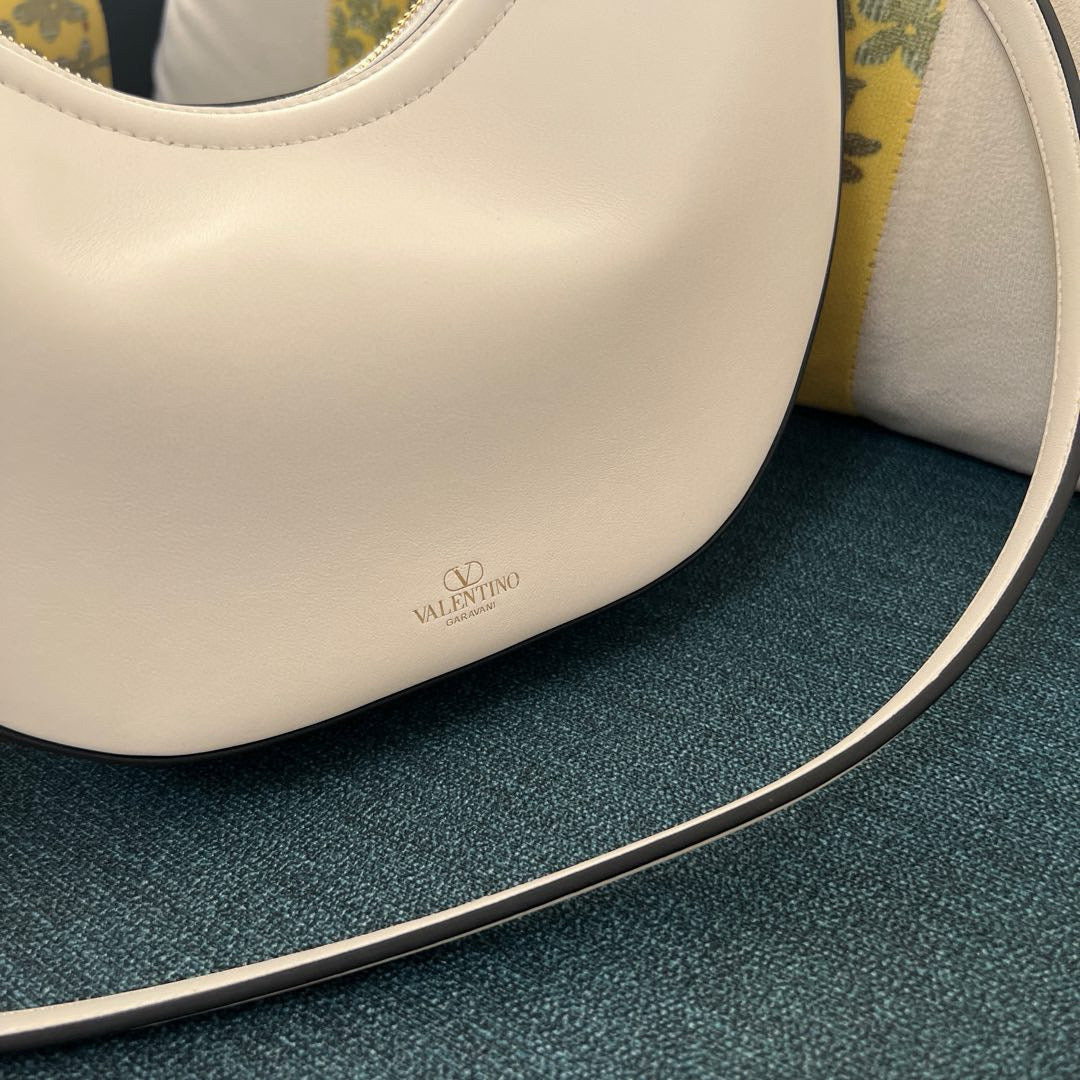 Valentino Vlogo Moon