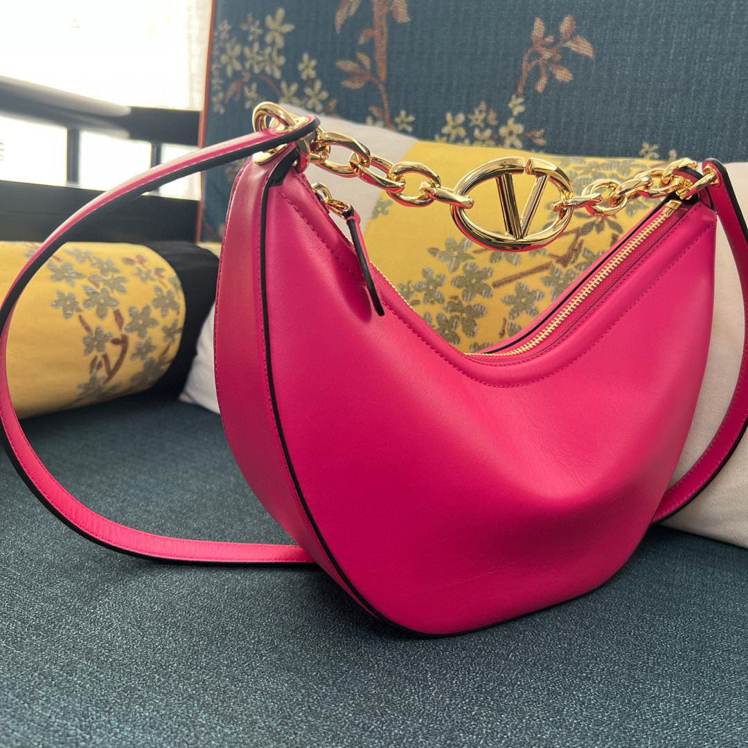 Valentino Vlogo Moon