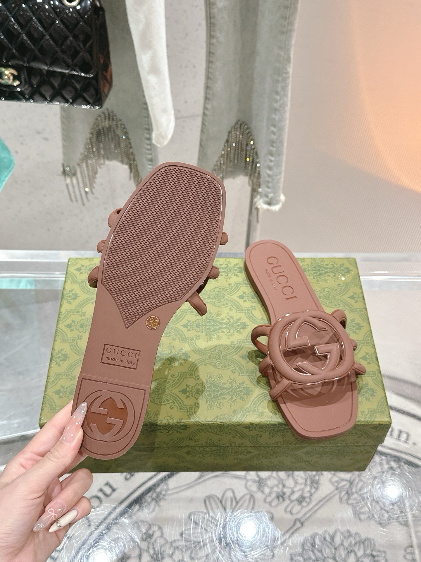 Interlocking G Slide Sandal