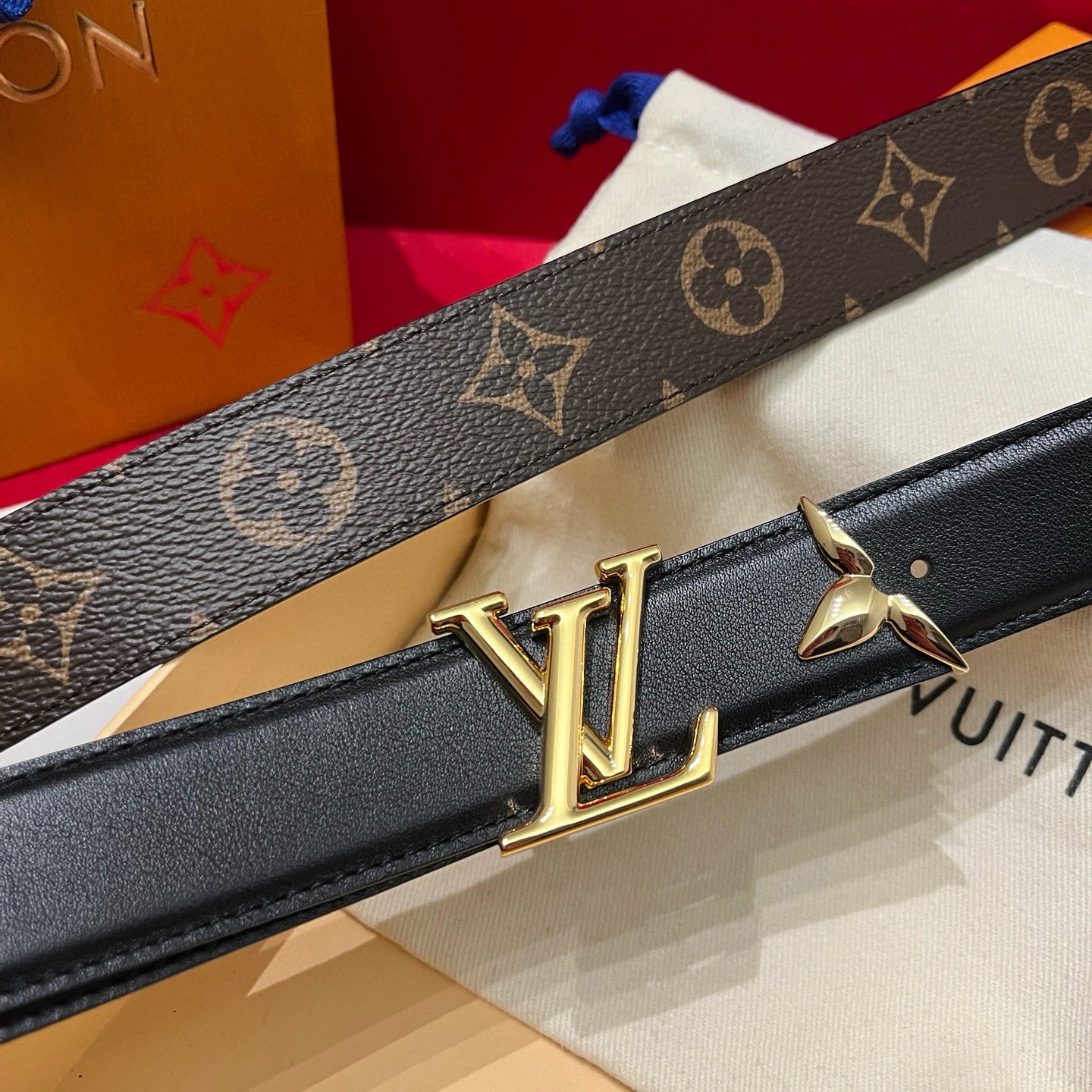 Louis Vuitton Pretty Lv 30 mm Reversible Belt
