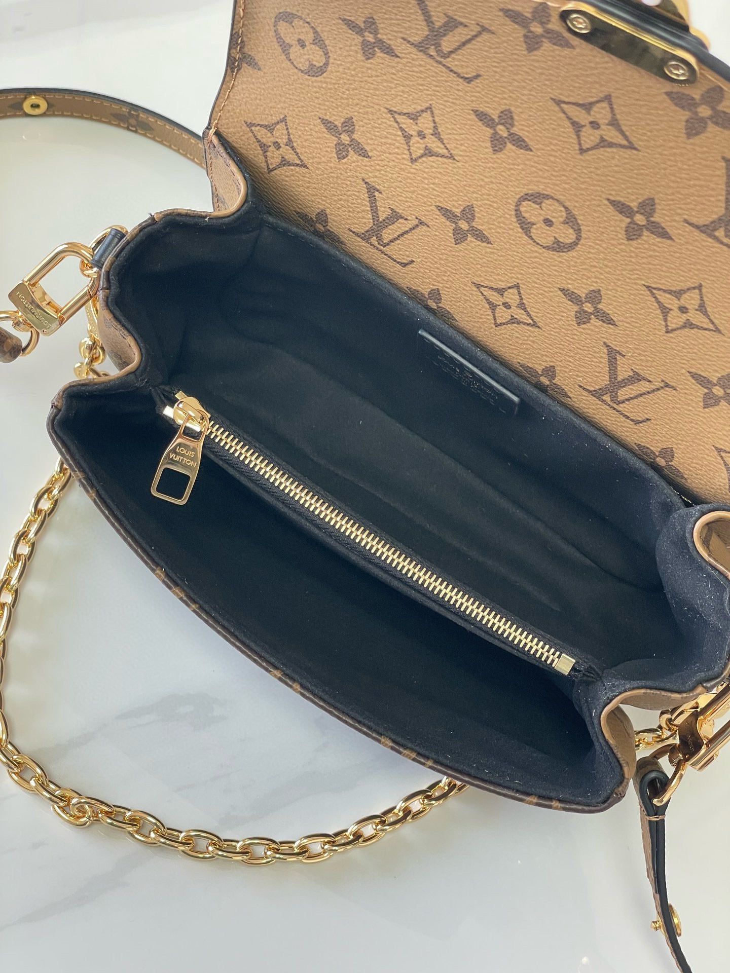 Louis Vuitton Pochette Metis East West