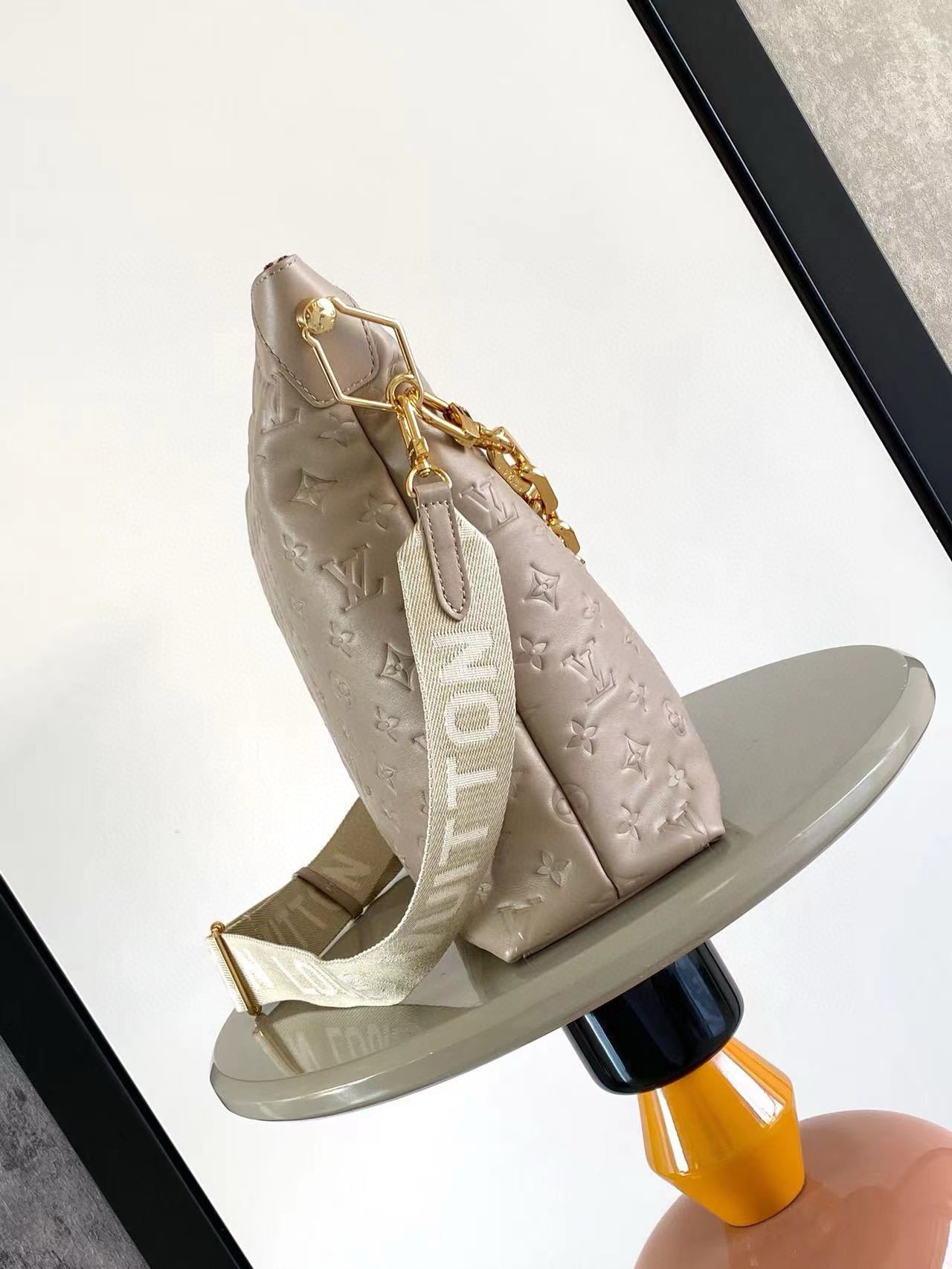 Louis Vuitton Coussin Hobo MM