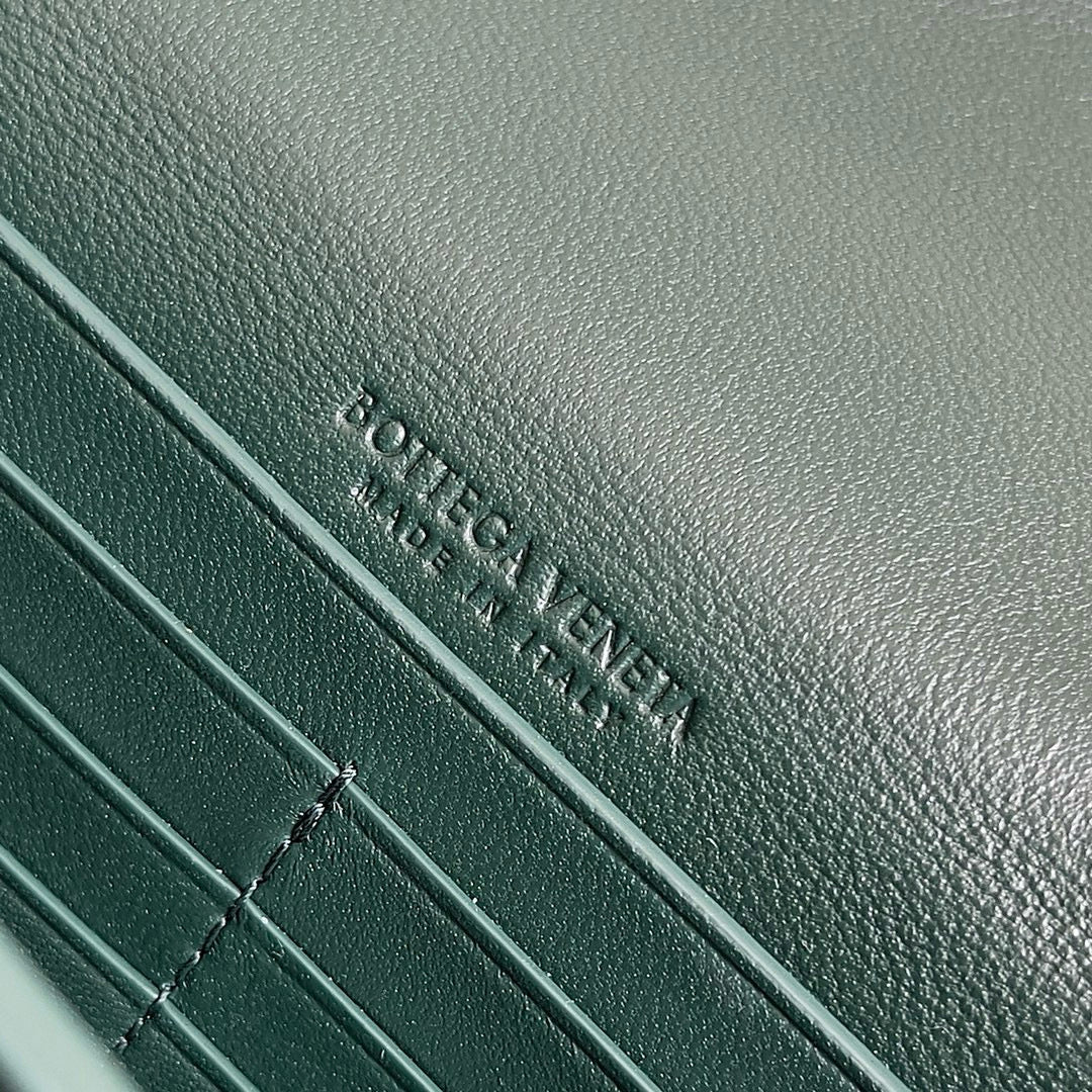 Bottega Veneta Andiamo Clutch