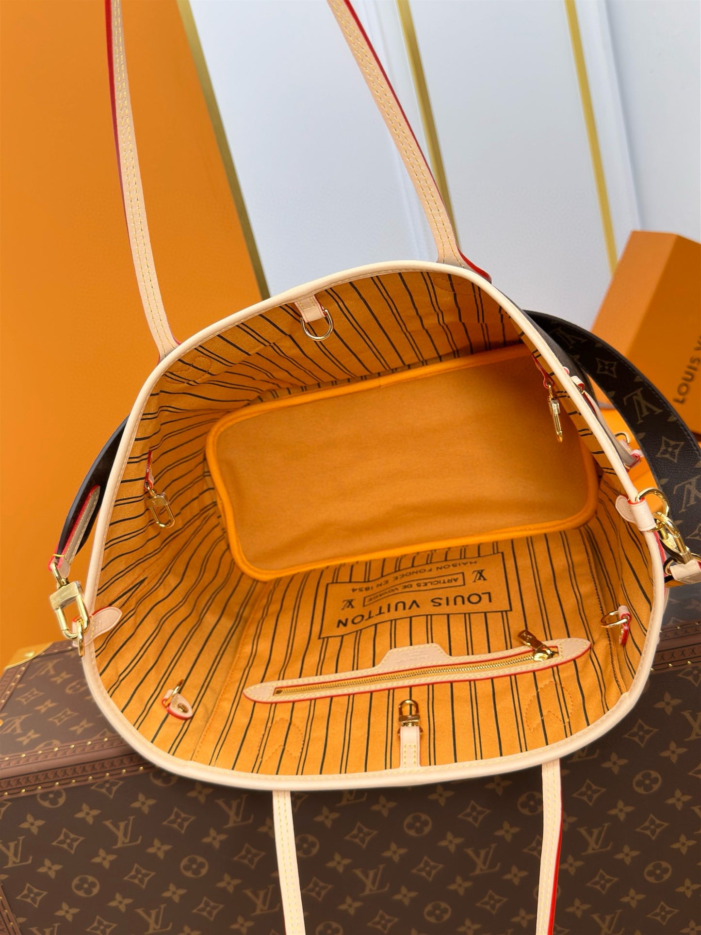 Louis Vuitton Neverfull Bandouliere Inside Out MM