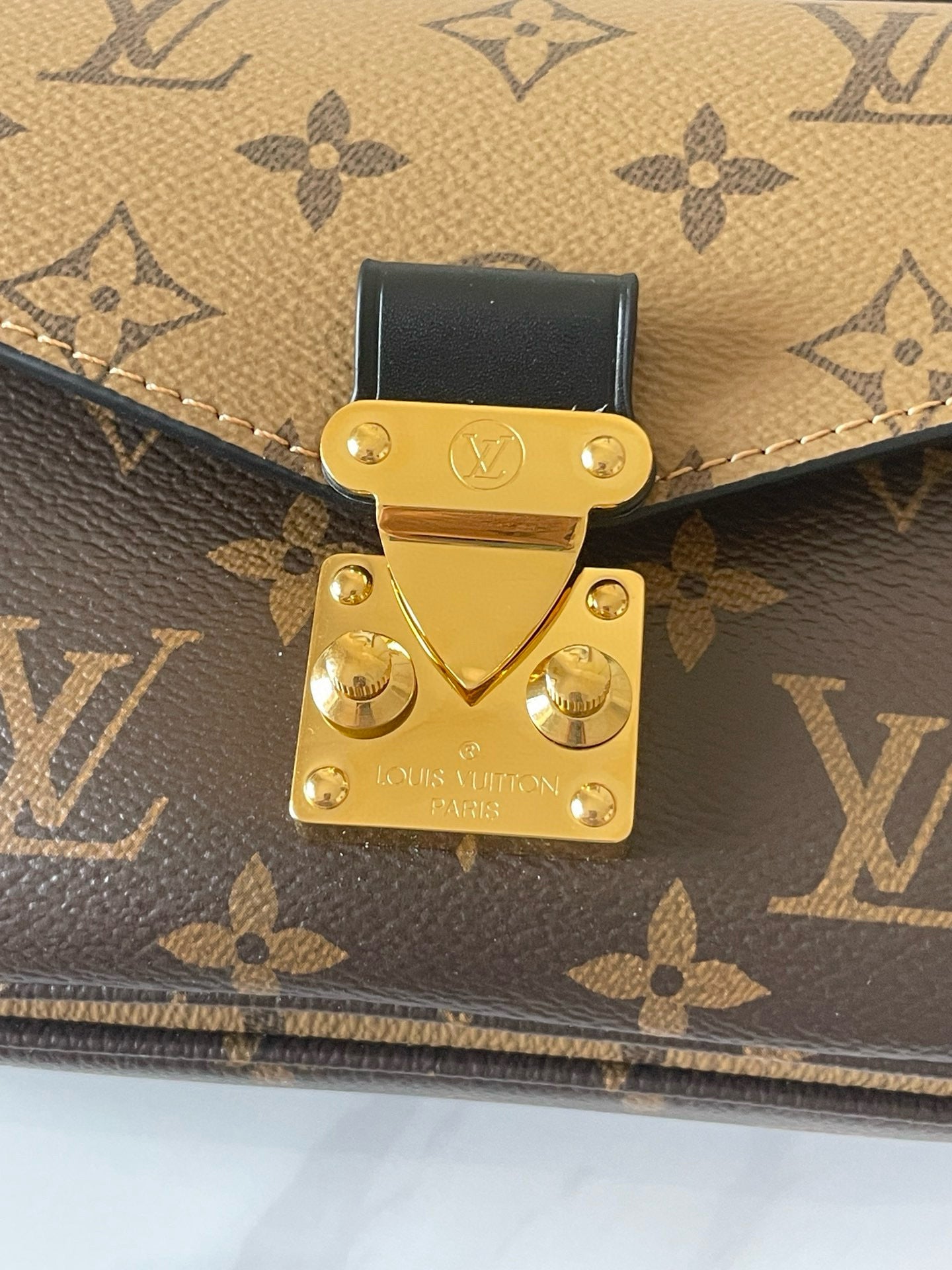 Louis Vuitton Pochette Metis East West