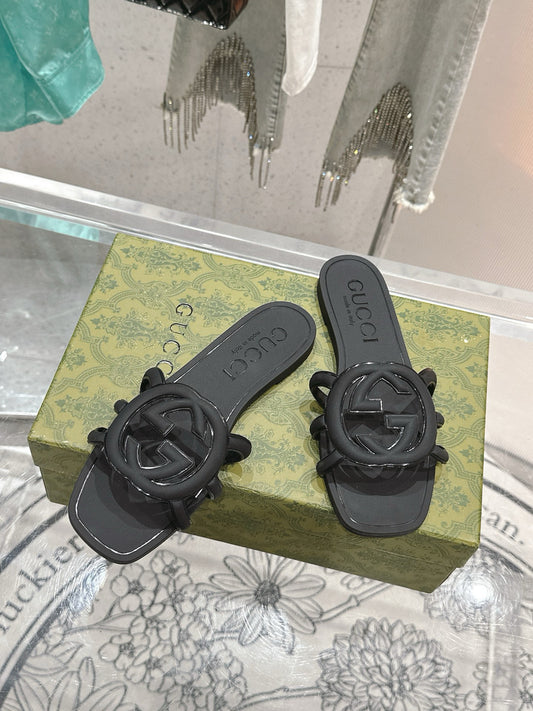 Interlocking G Slide Sandal