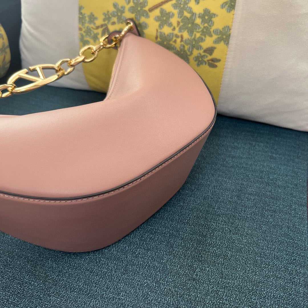 Valentino Vlogo Moon