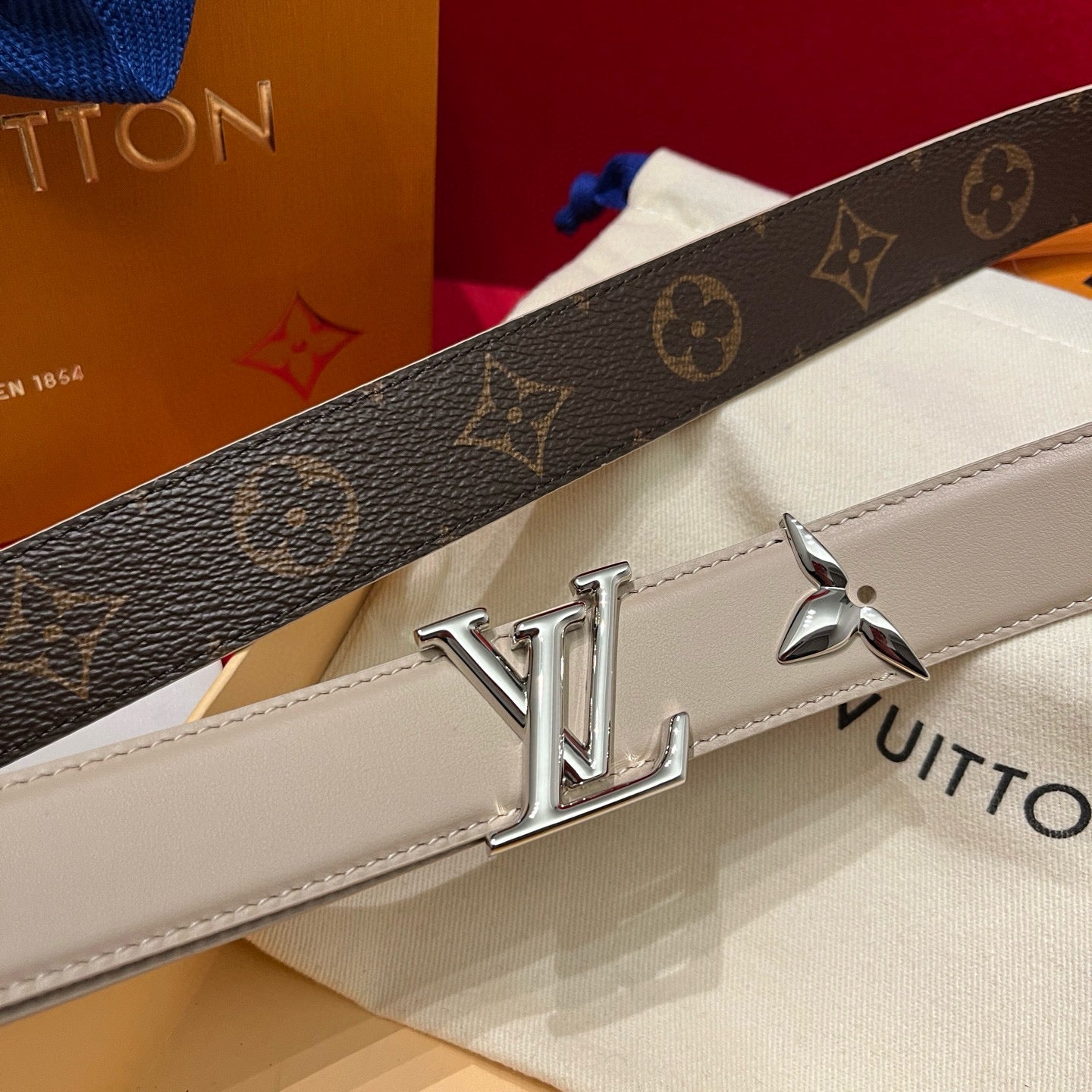 Louis Vuitton Pretty Lv 30 mm Reversible Belt
