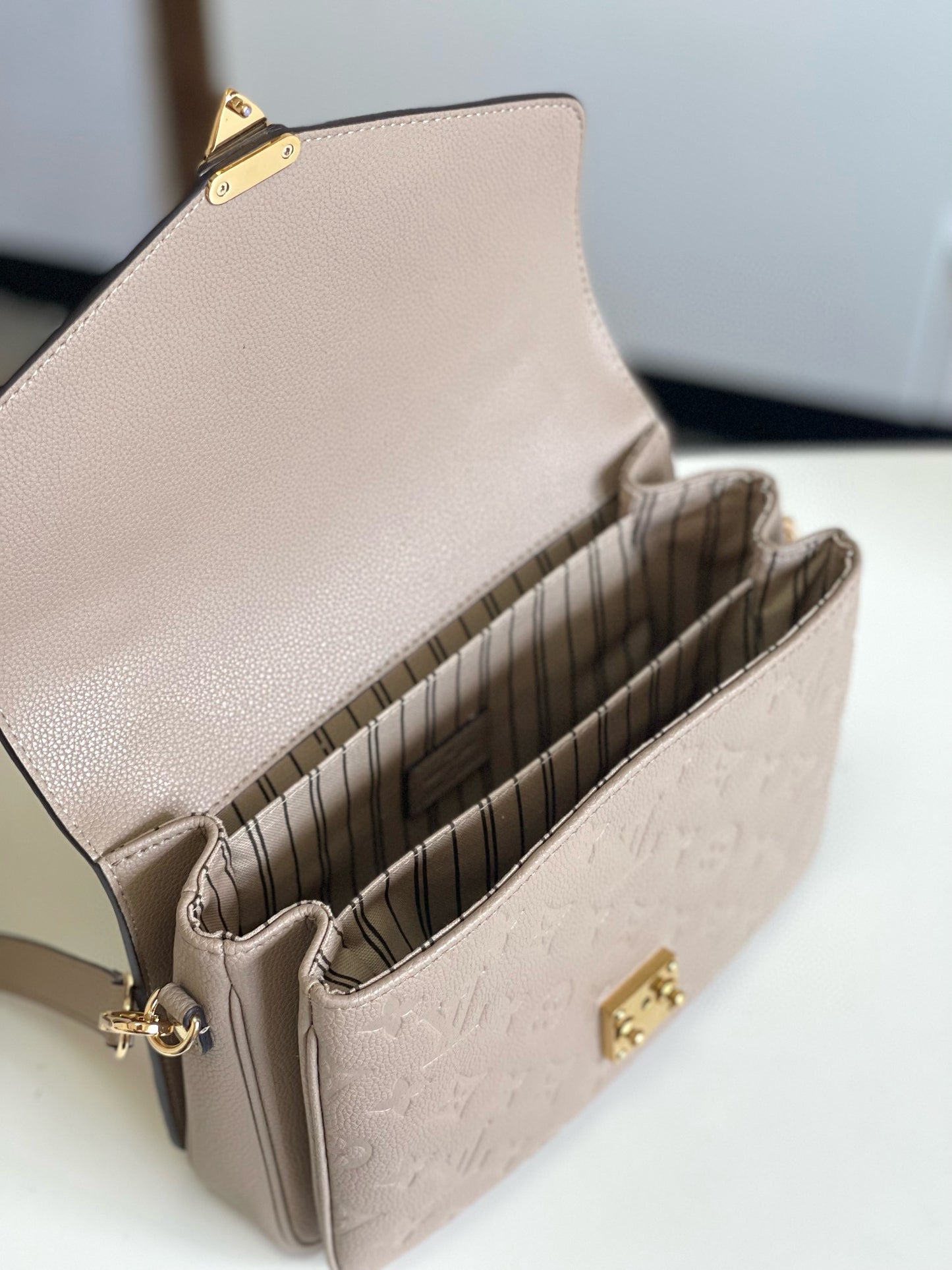 Louis Vuitton Pochette Metis