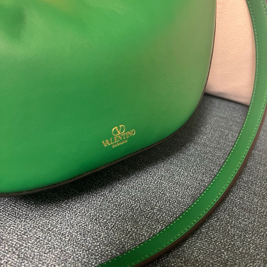 Valentino Vlogo Moon