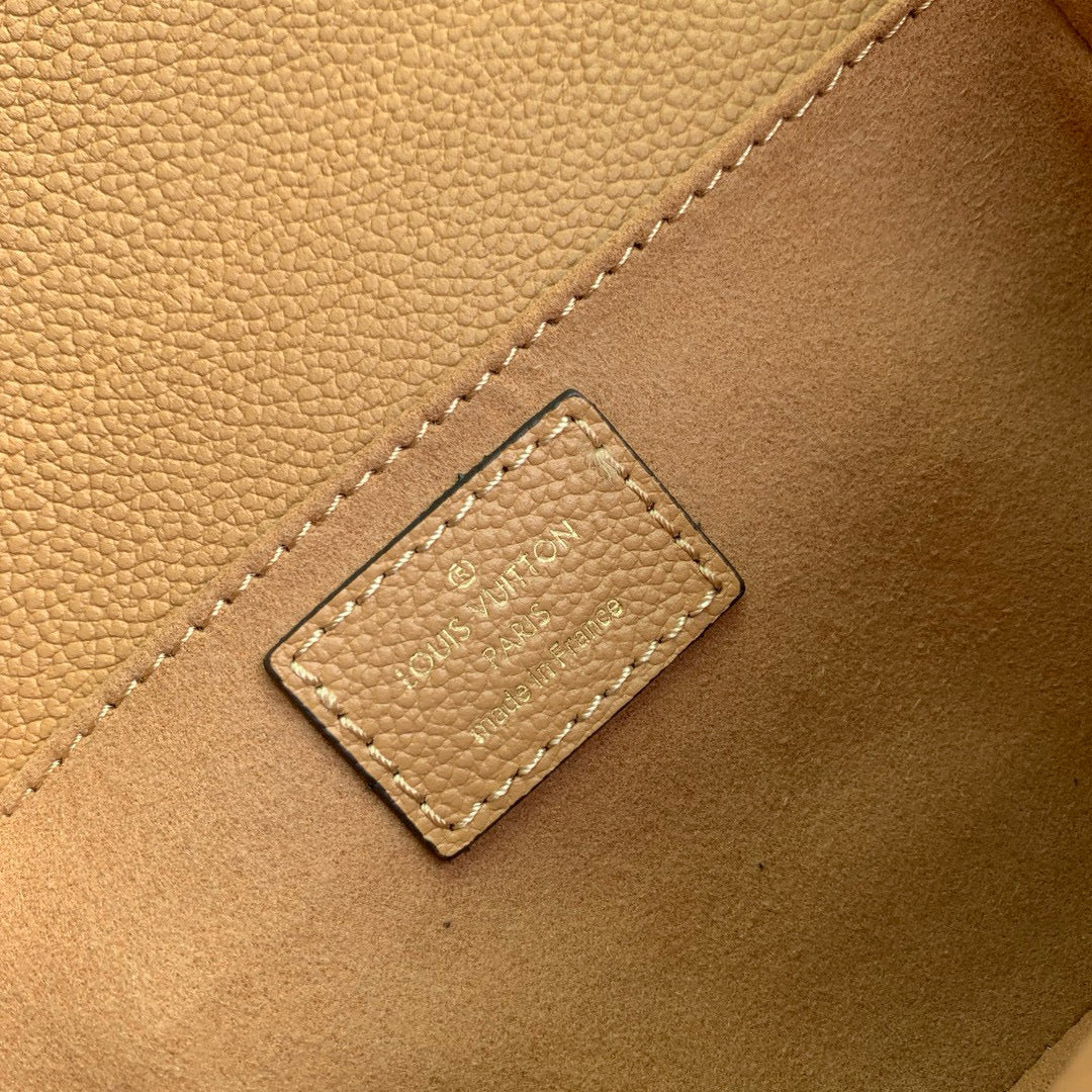 Louis Vuitton Pochette Metis East West
