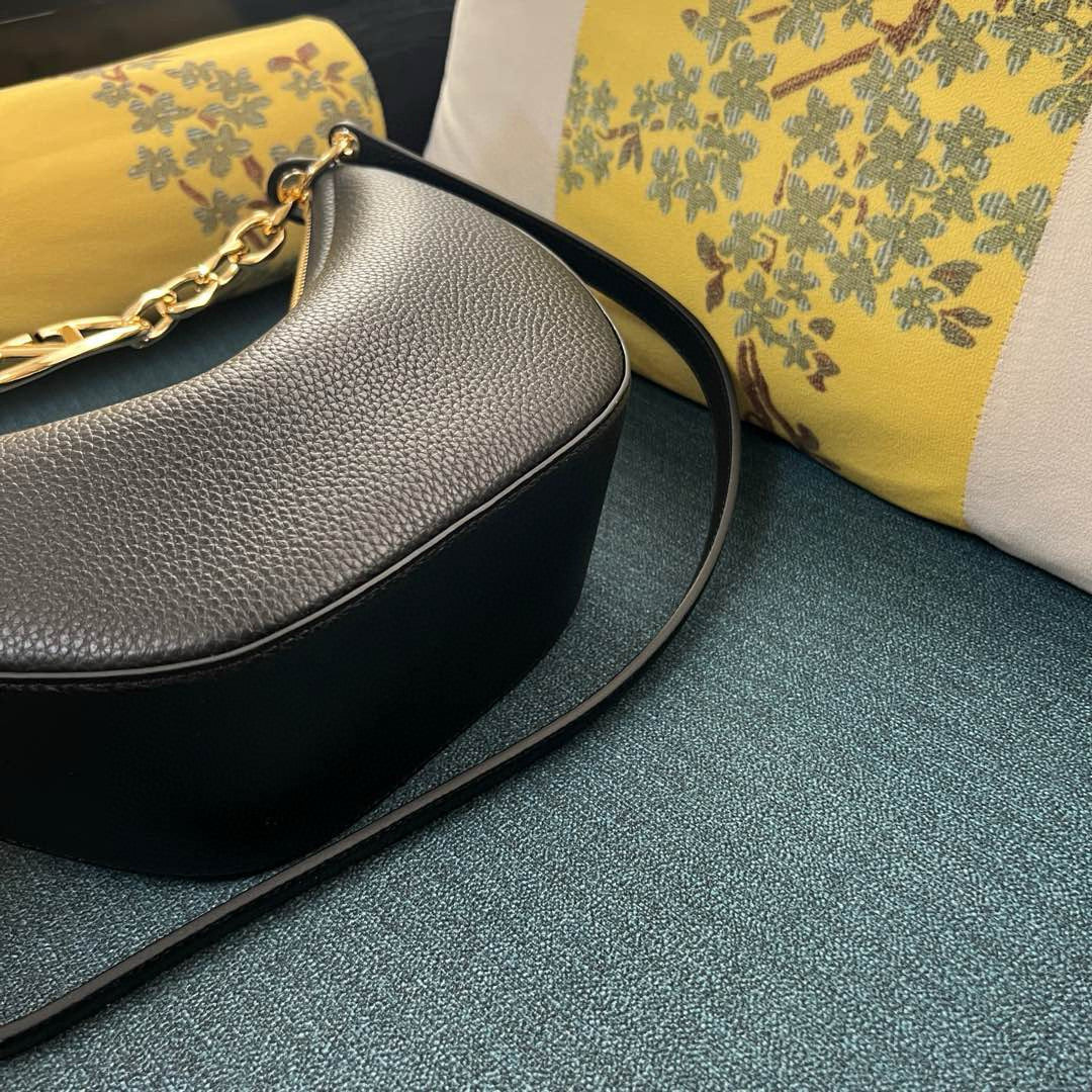 Valentino Vlogo Moon