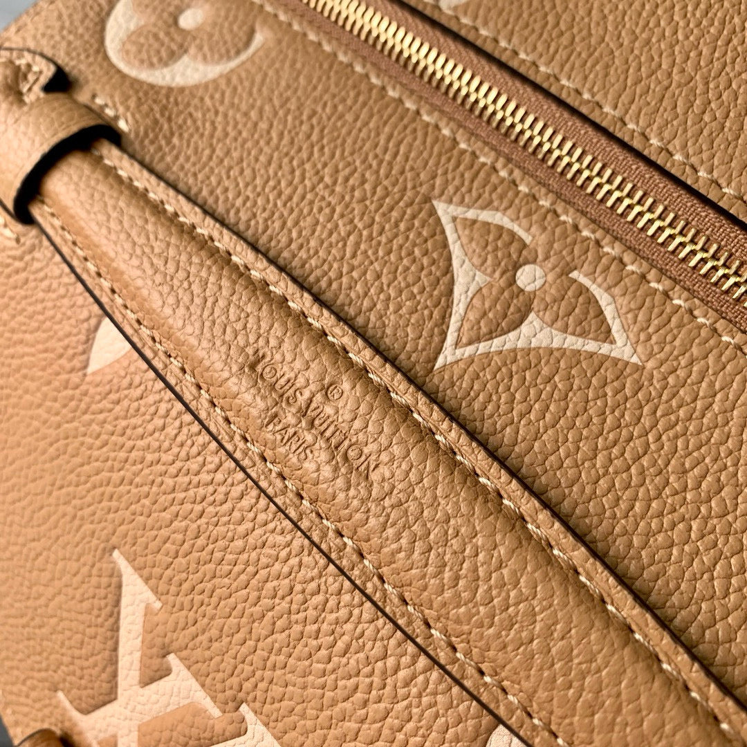 Louis Vuitton Pochette Metis East West