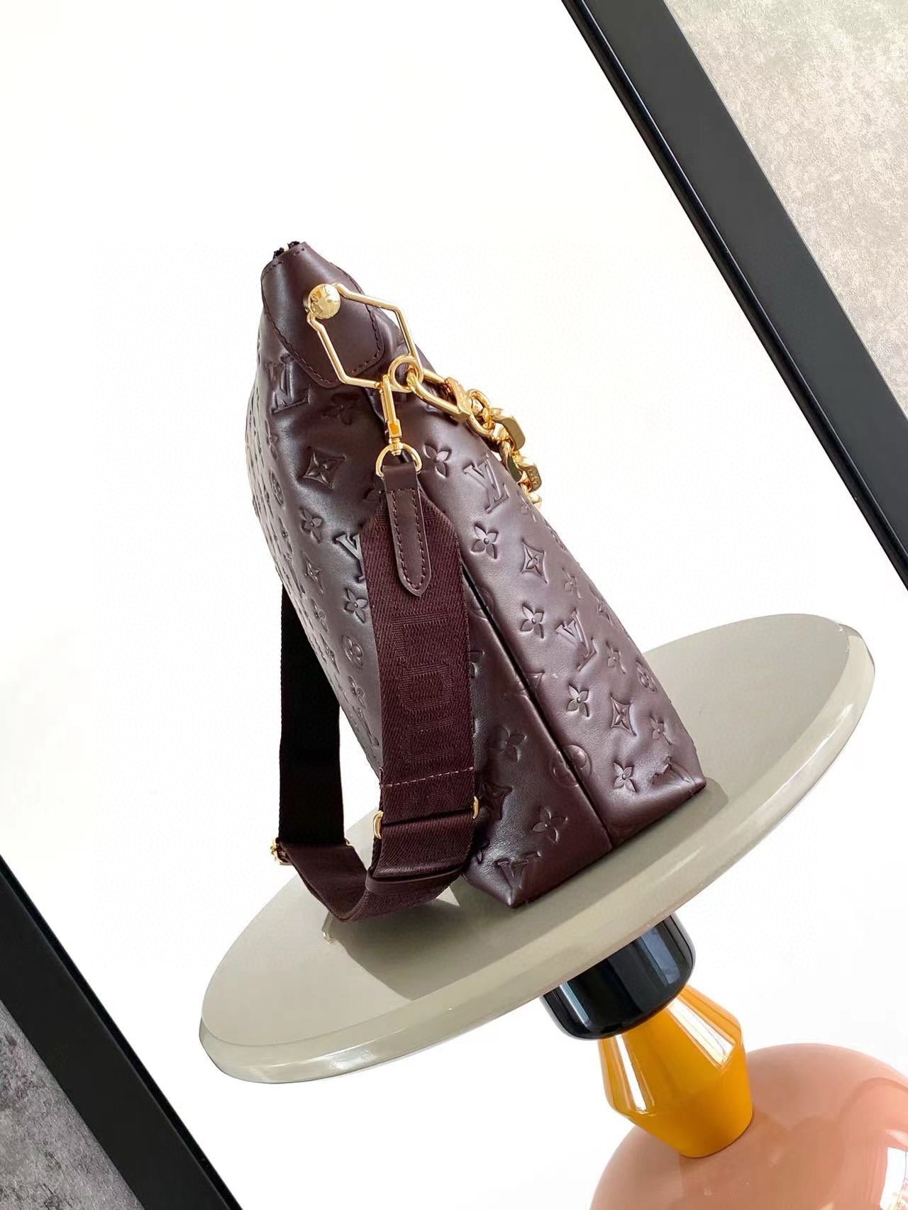 Louis Vuitton Coussin Hobo MM