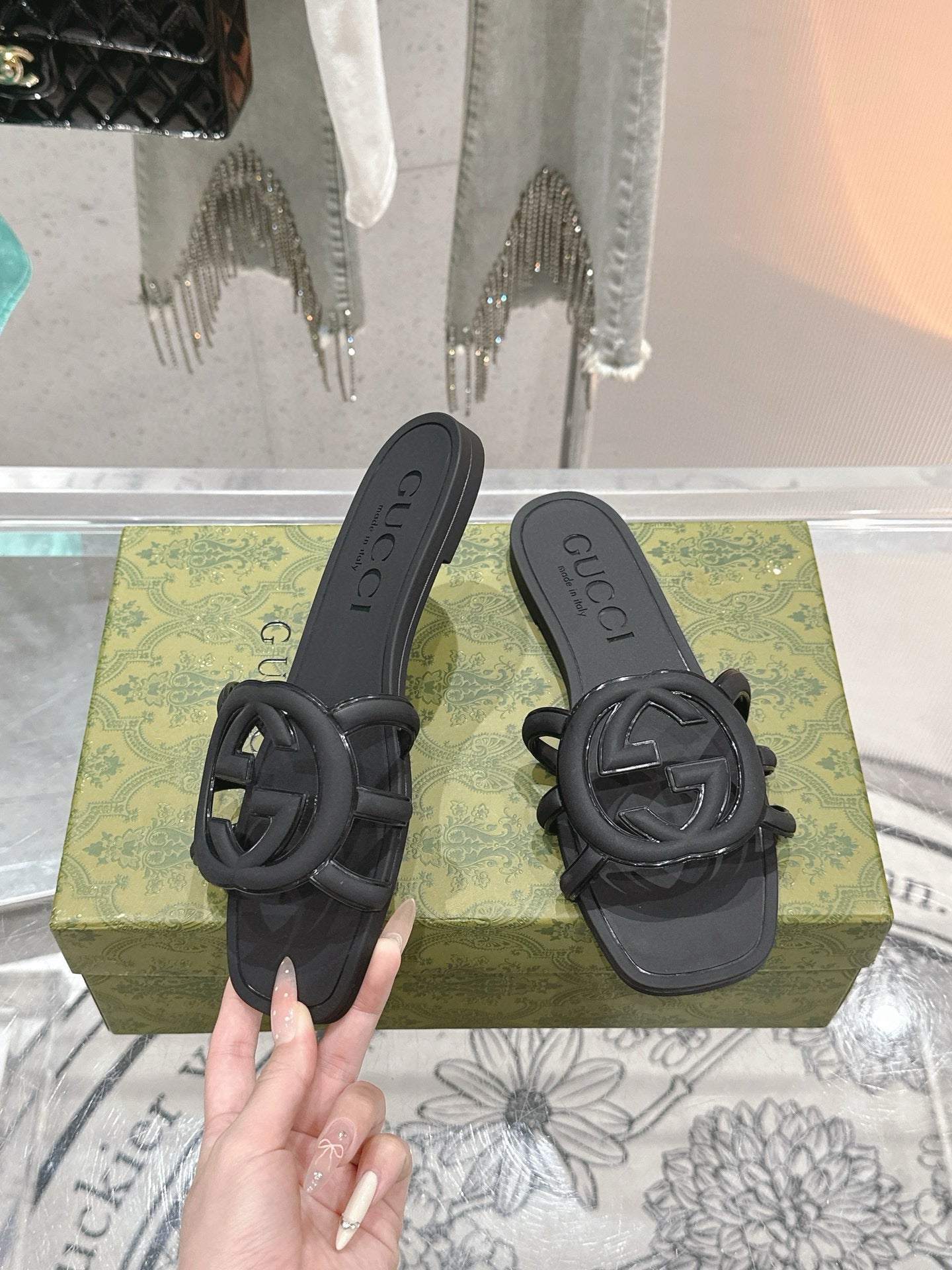 Interlocking G Slide Sandal
