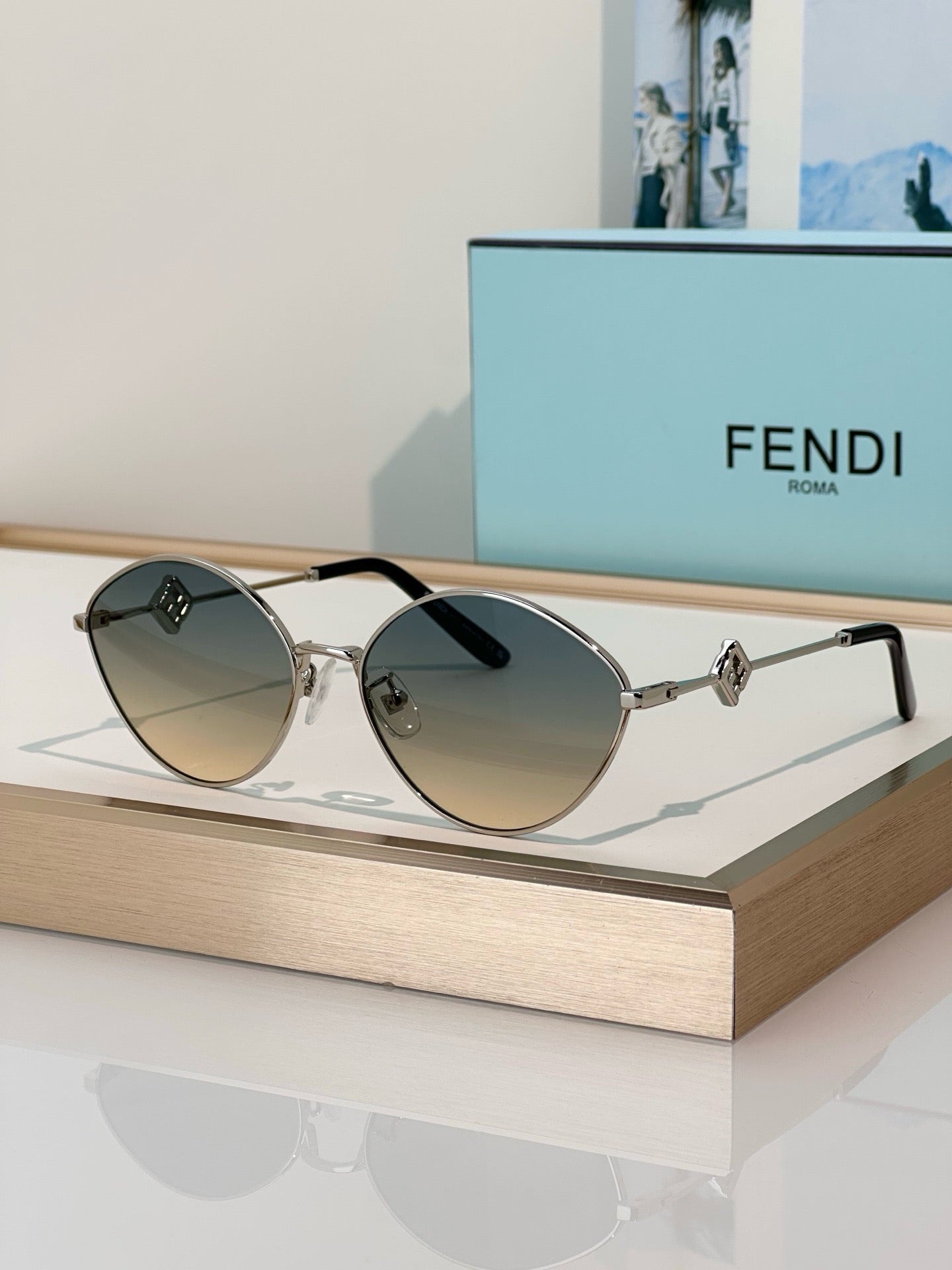 Fend FE40217U