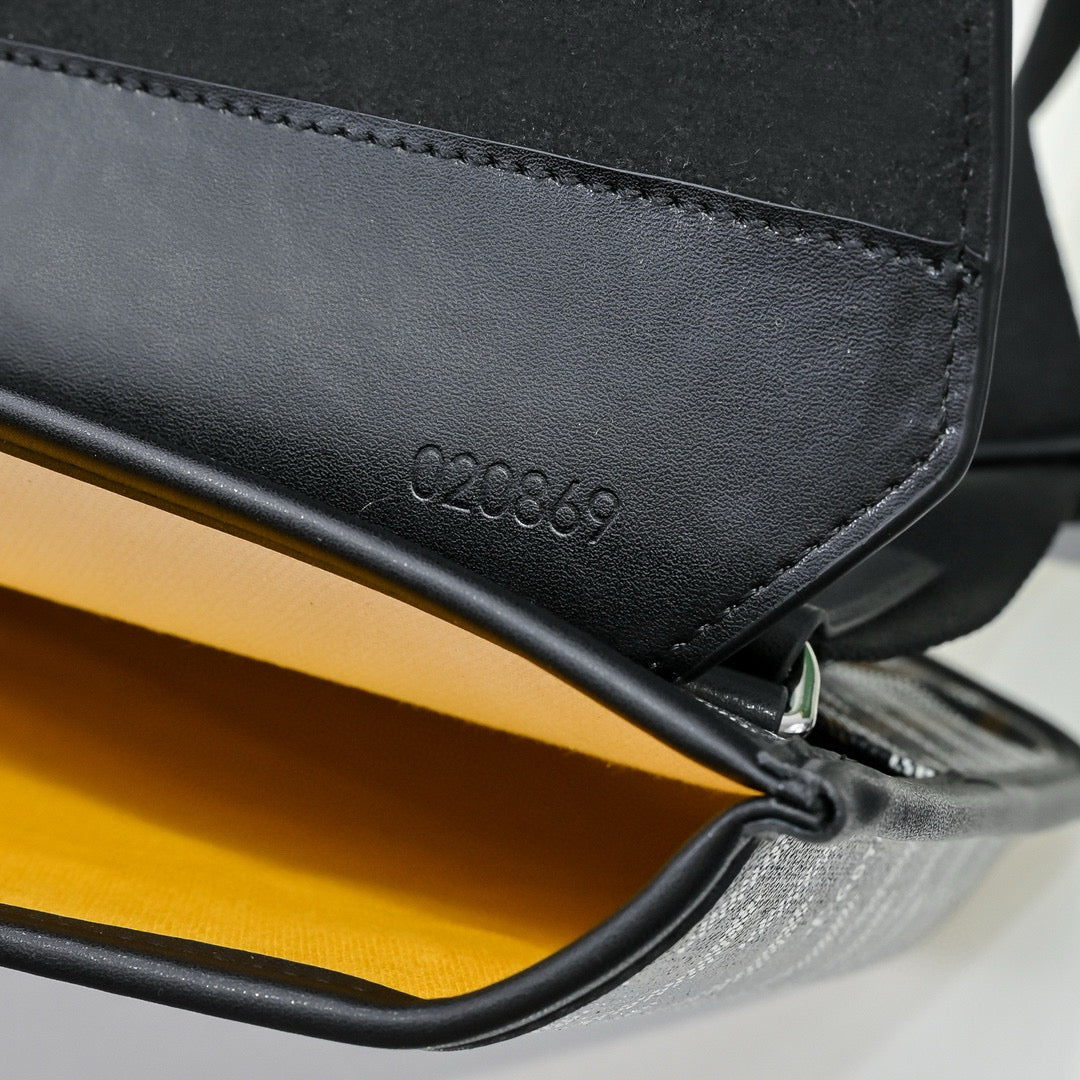 Gyrd Coursıer Messenger