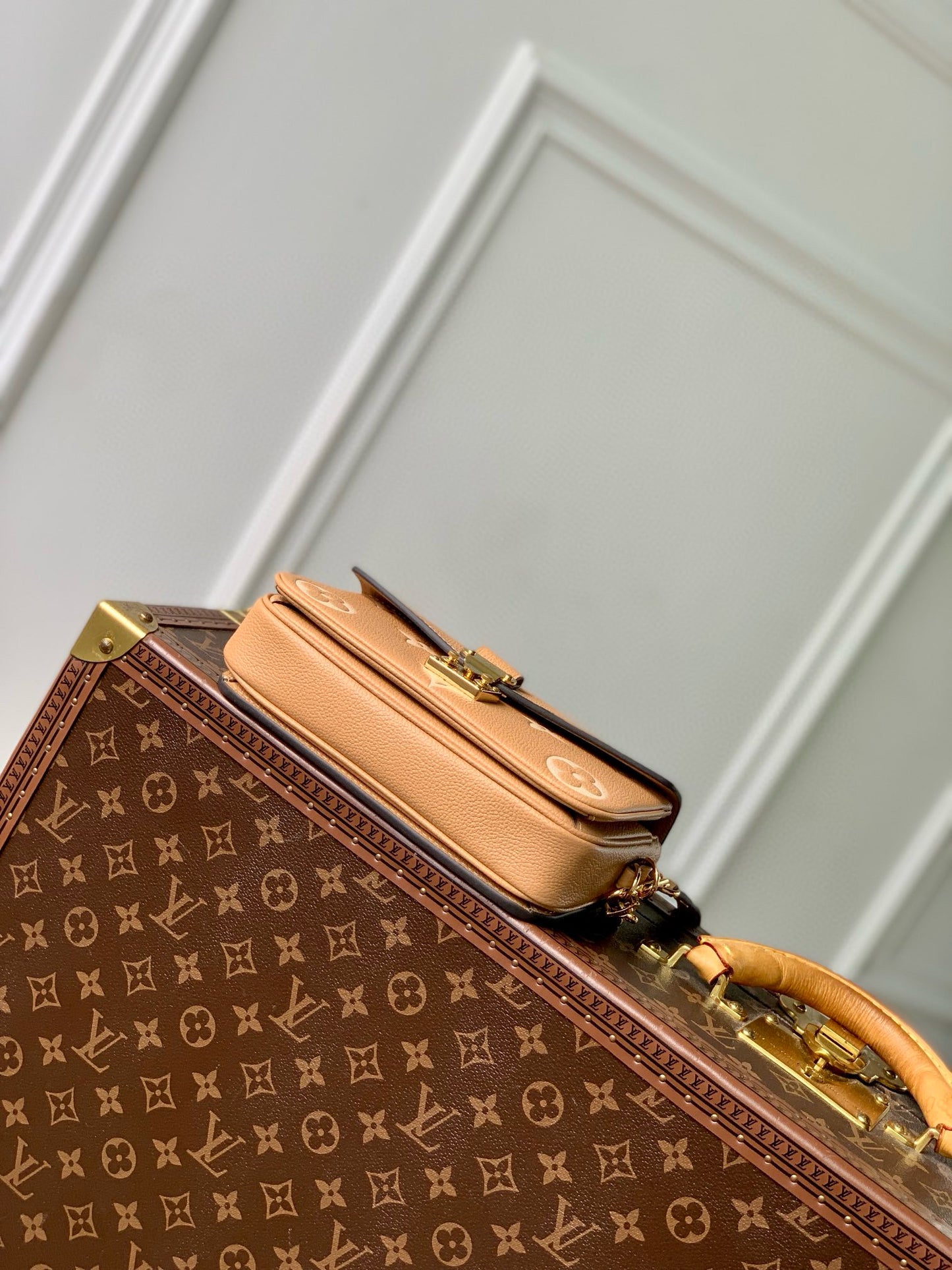 Louis Vuitton Pochette Metis East West