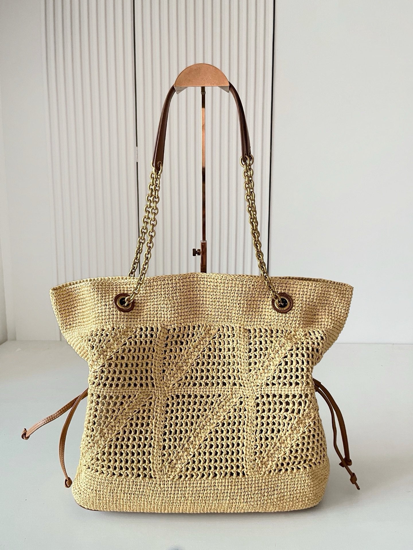 Jamie Shopping In Raffia