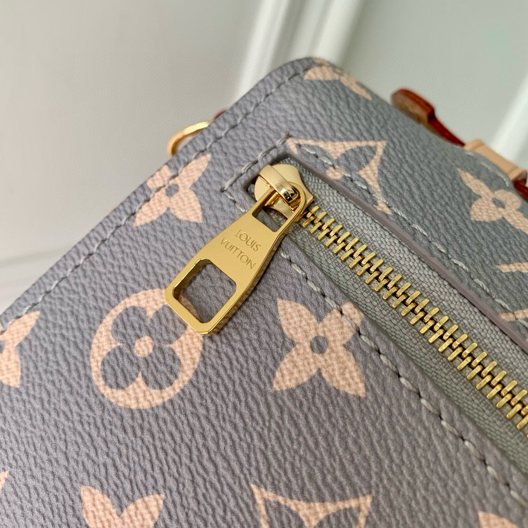 Louis Vuitton Pochette Mesit East West