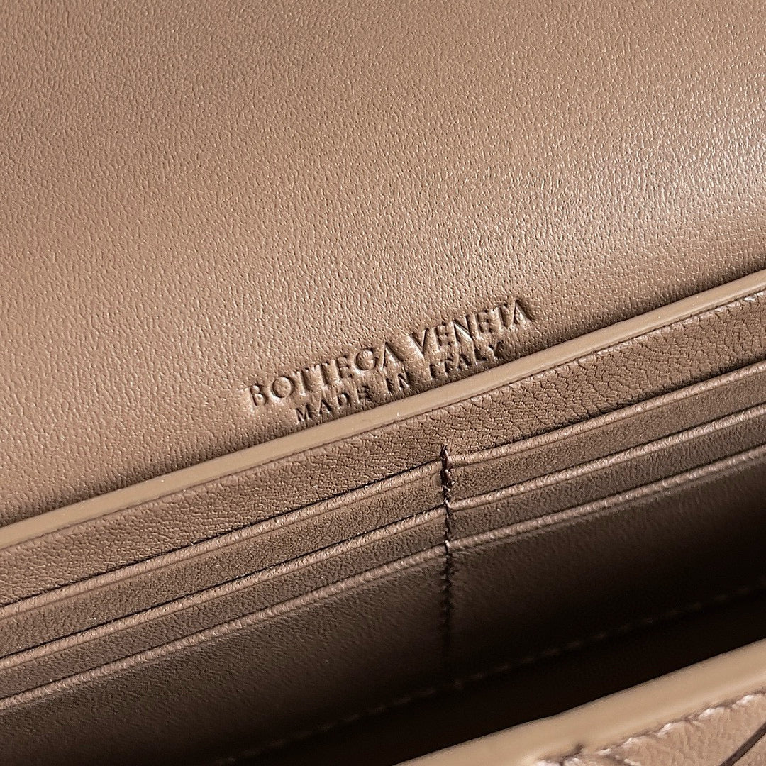 Bottega Veneta Andiamo Clutch