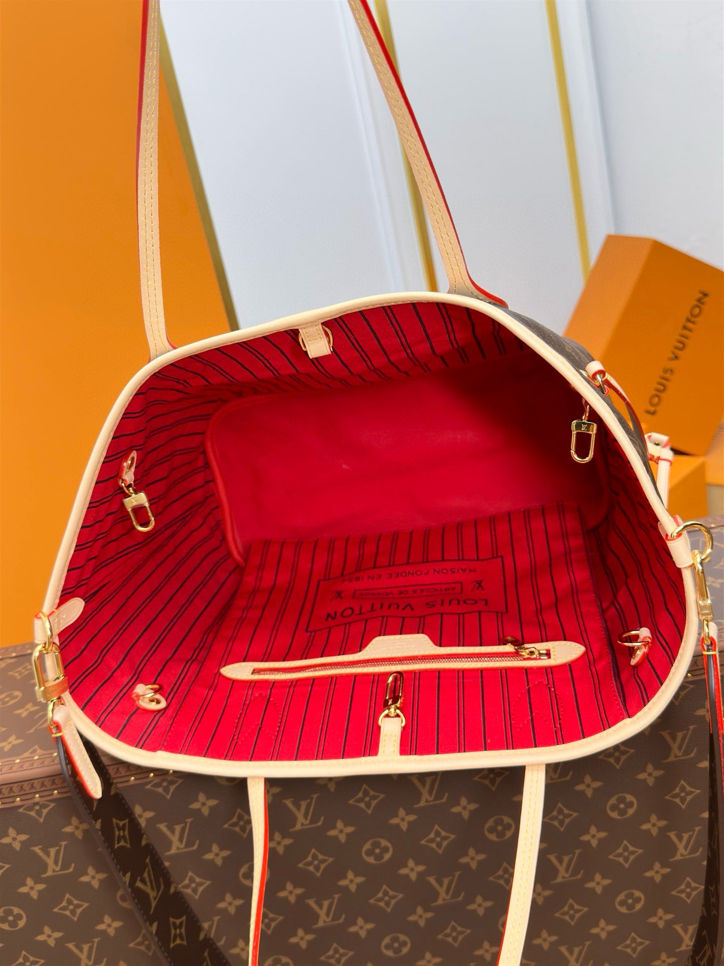 Louis Vuitton Neverfull Bandouliere Inside Out MM