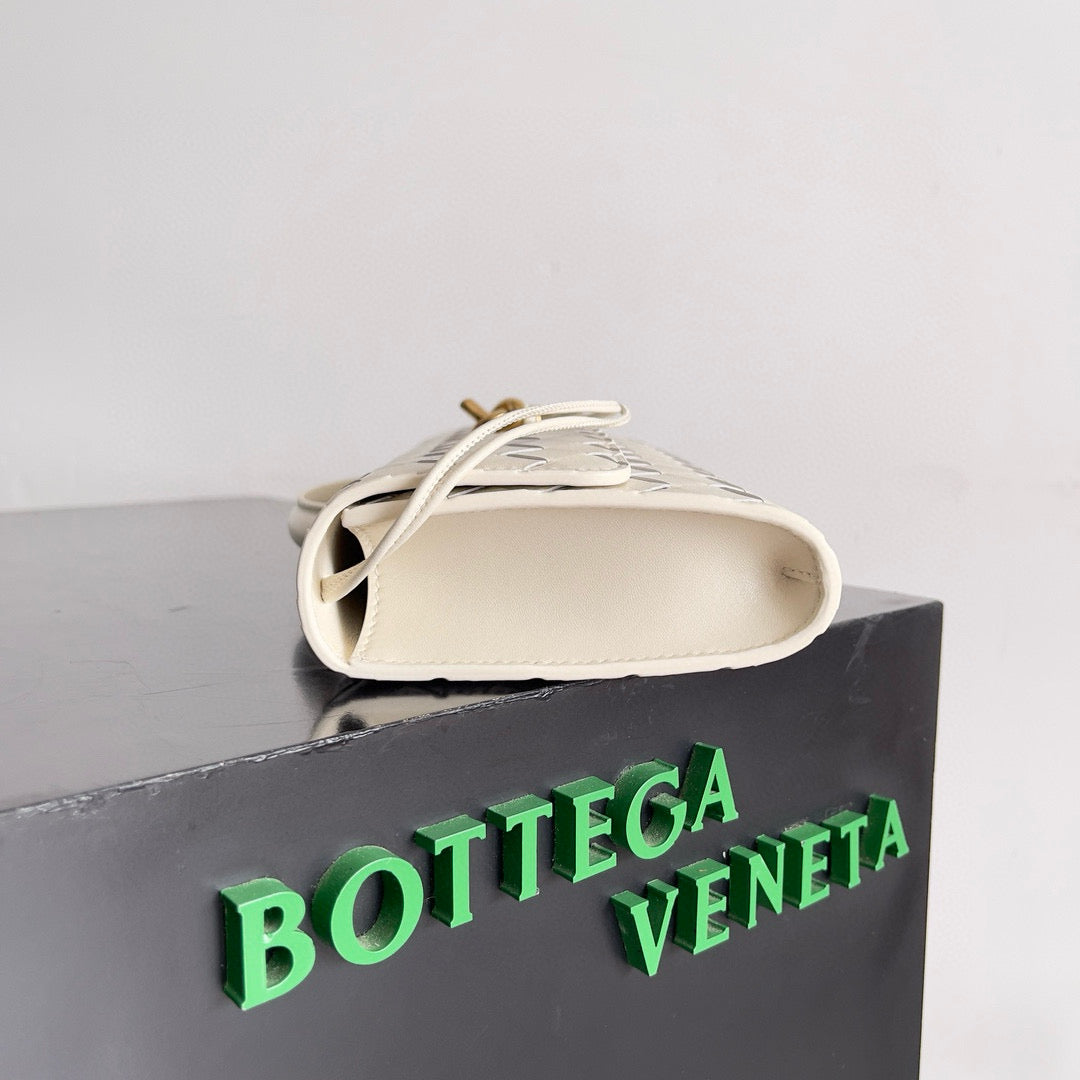 Bottega Veneta Andiamo Clutch