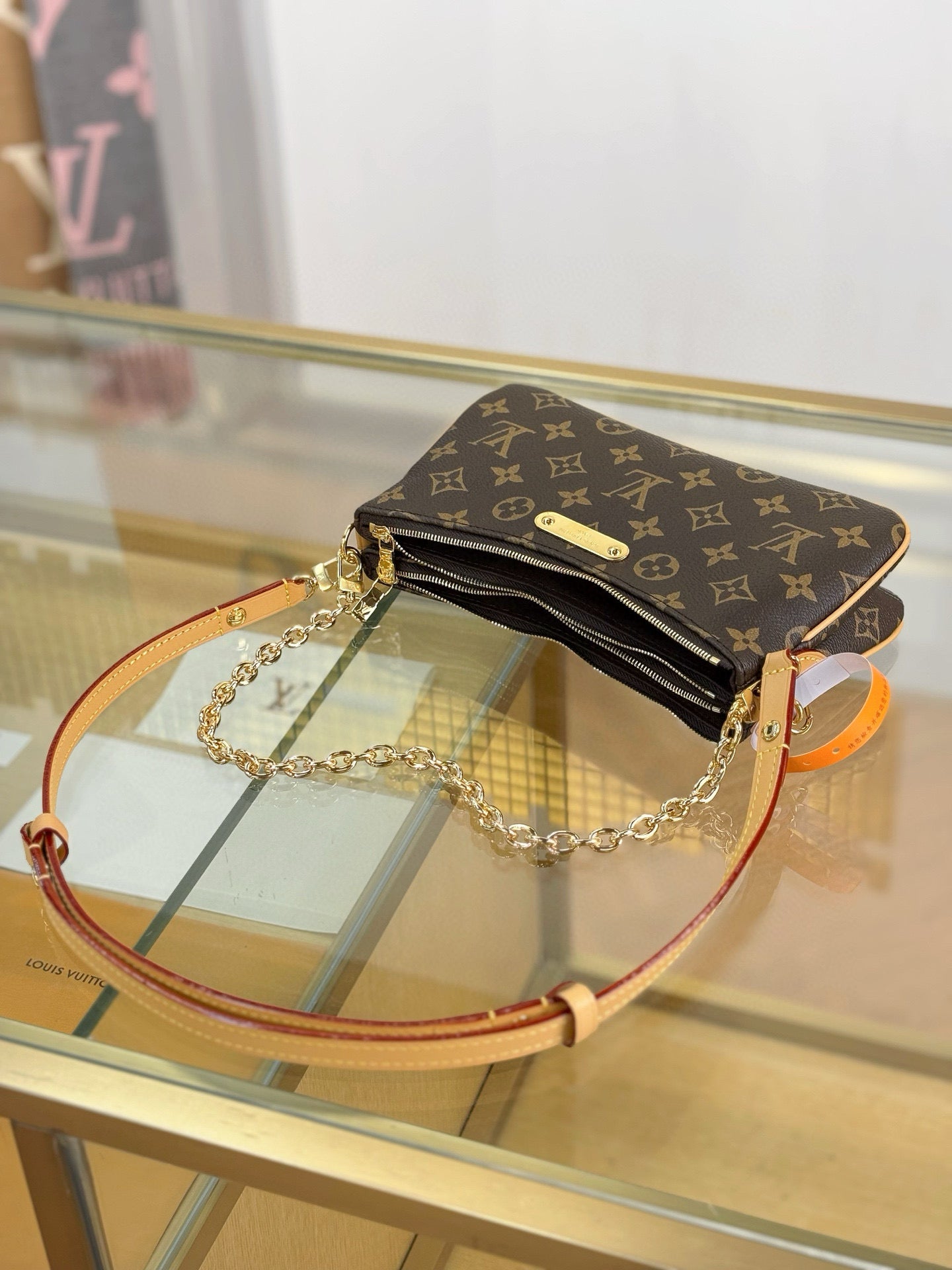 Liv Pochette